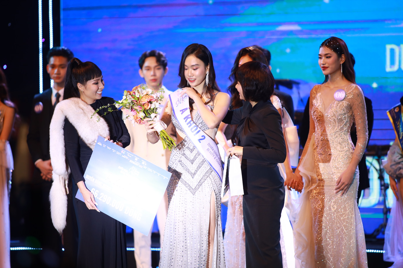 Đinh Diệu Anh được xướng tên với 3 ngôi vị bao gồm: Hoa khôi Tài năng, Hoa khôi Nhân ái và Á khôi 2. Đinh Diệu Anh được xướng tên với 3 ngôi vị bao gồm: Hoa khôi Tài năng, Hoa khôi Nhân ái và Á khôi 2.