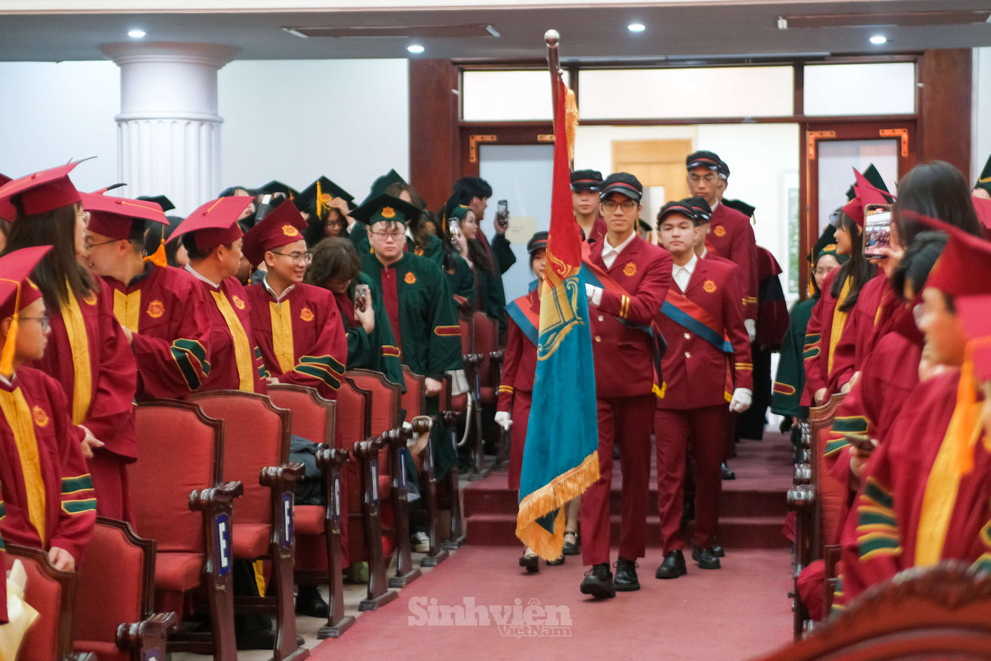 Lễ rước cờ truyền thống của UEB. Lễ rước cờ truyền thống của UEB.