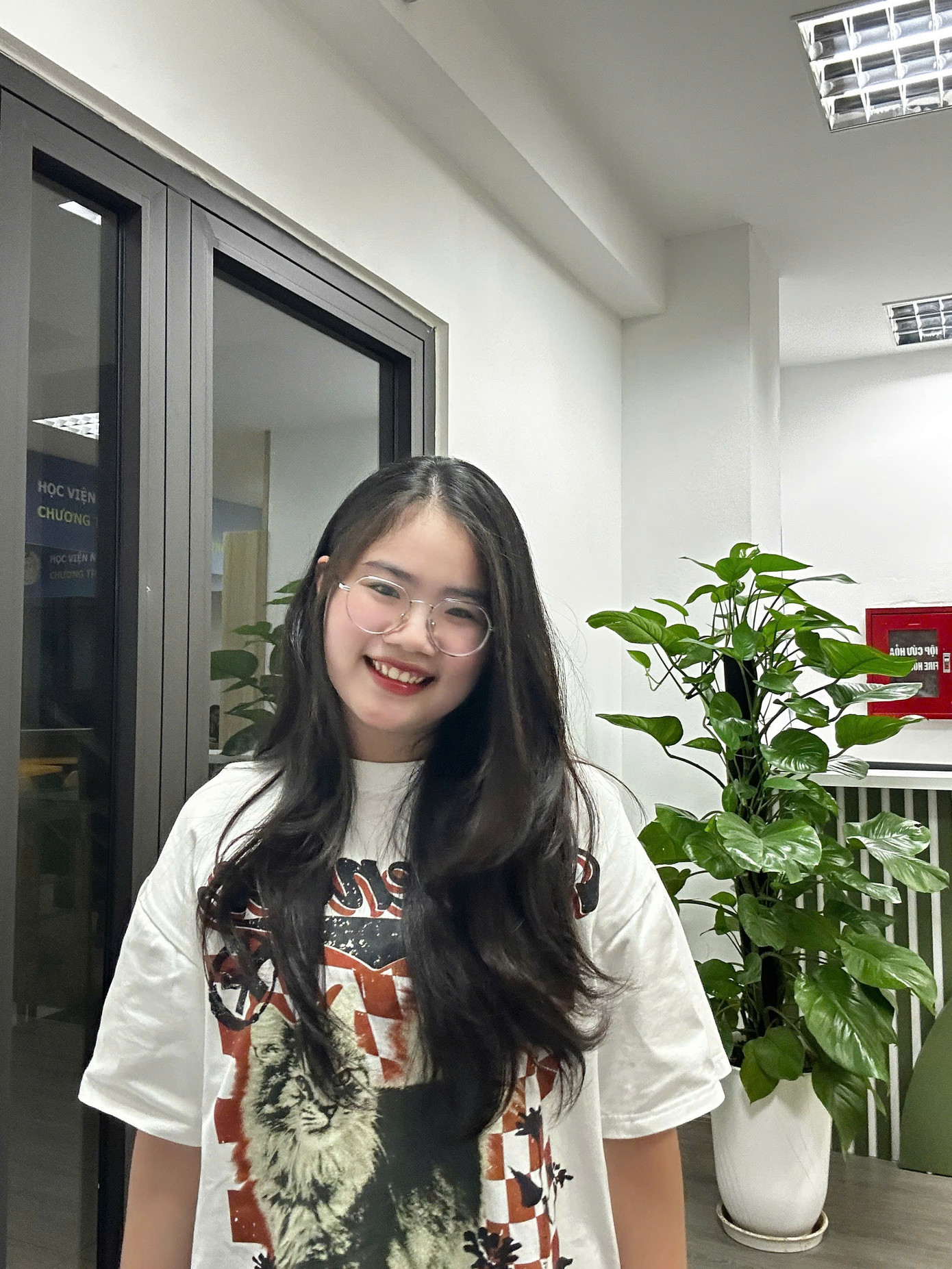 Nguyễn Thị Phượng là sinh viên chuyên ngành Quản trị Kinh doanh của Học viện Ngân hàng. Nguyễn Thị Phượng là sinh viên chuyên ngành Quản trị Kinh doanh của Học viện Ngân hàng.