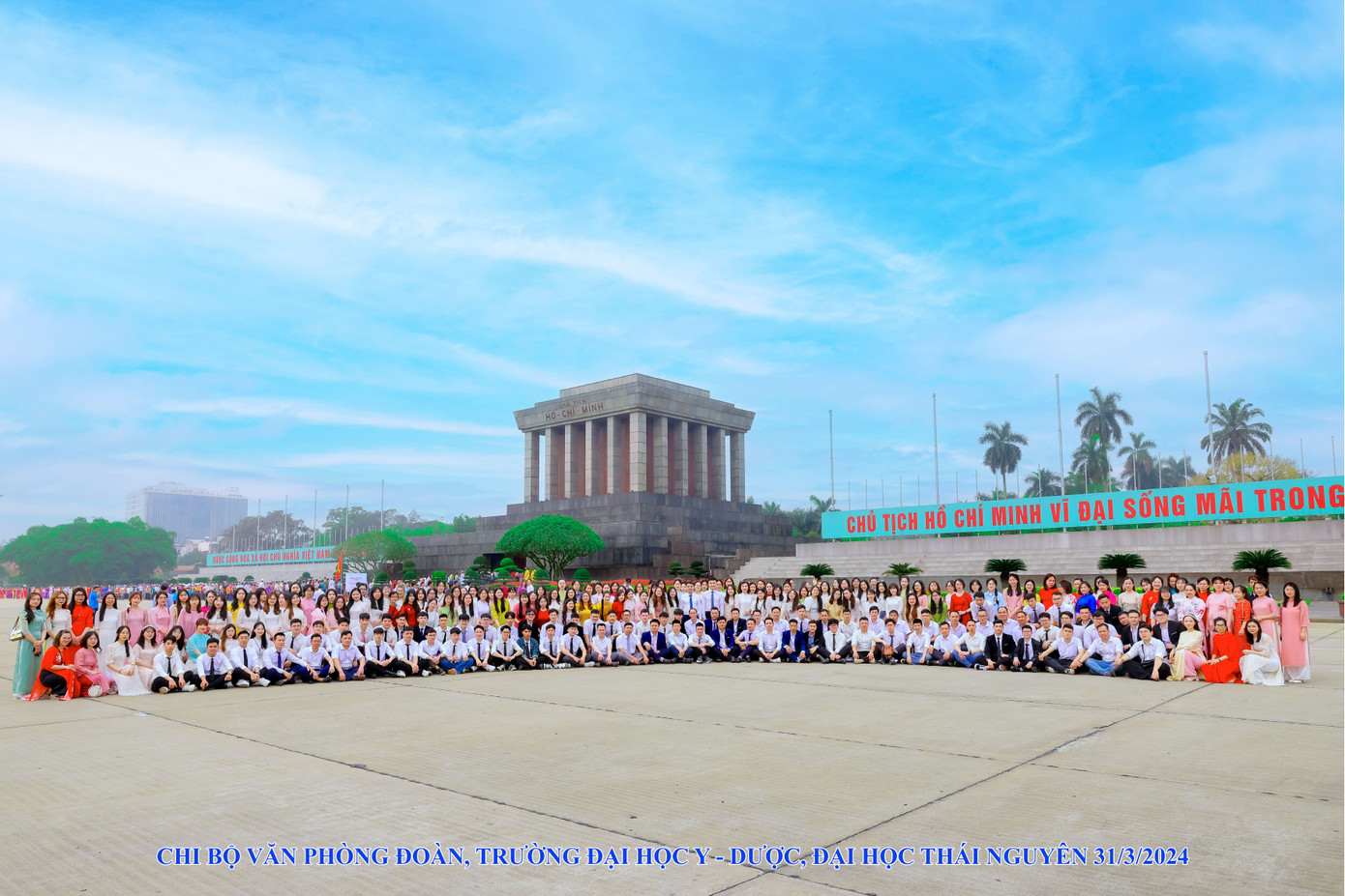 Một buổi sinh hoạt Chi bộ của Trường Đại học Y - Dược, Đại học Thái Nguyên tại Lăng Bác.