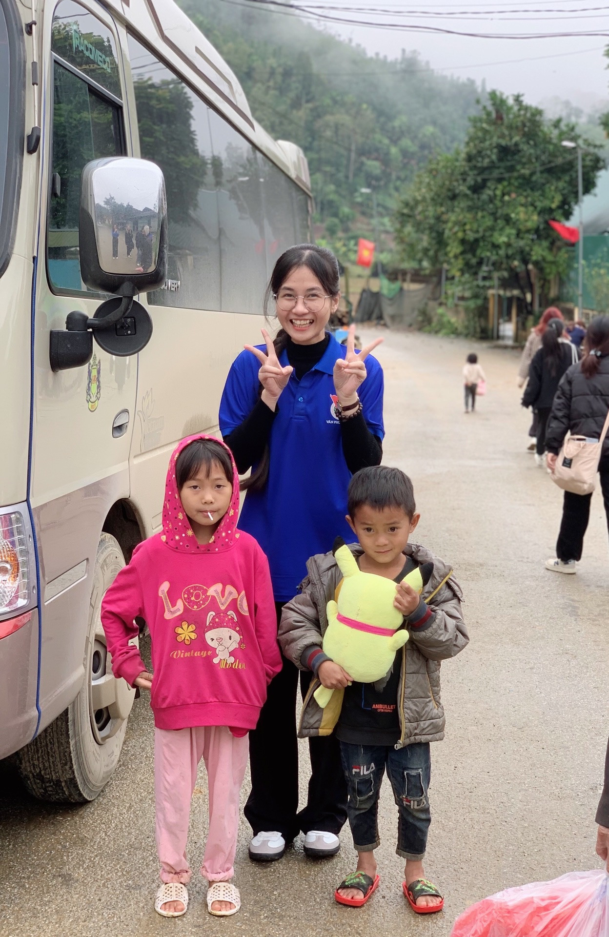 Thúy Hồng tham gia chuyến tình nguyện “Hơi ấm mùa đông” 2023 tại tỉnh Hà Giang cùng Đoàn Thanh niên AJC.