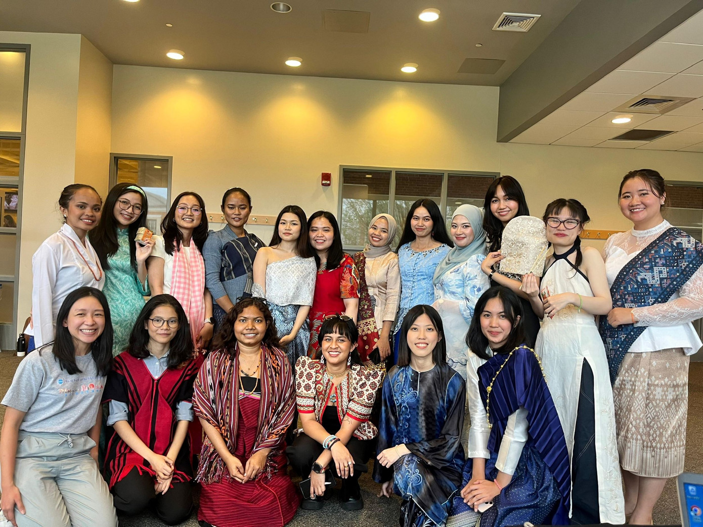 Tham gia các chương trình học bổng, chương trình giao lưu quốc tế giúp Khải Hoàn vận dụng được các kiến thức đã học vào thực tế.