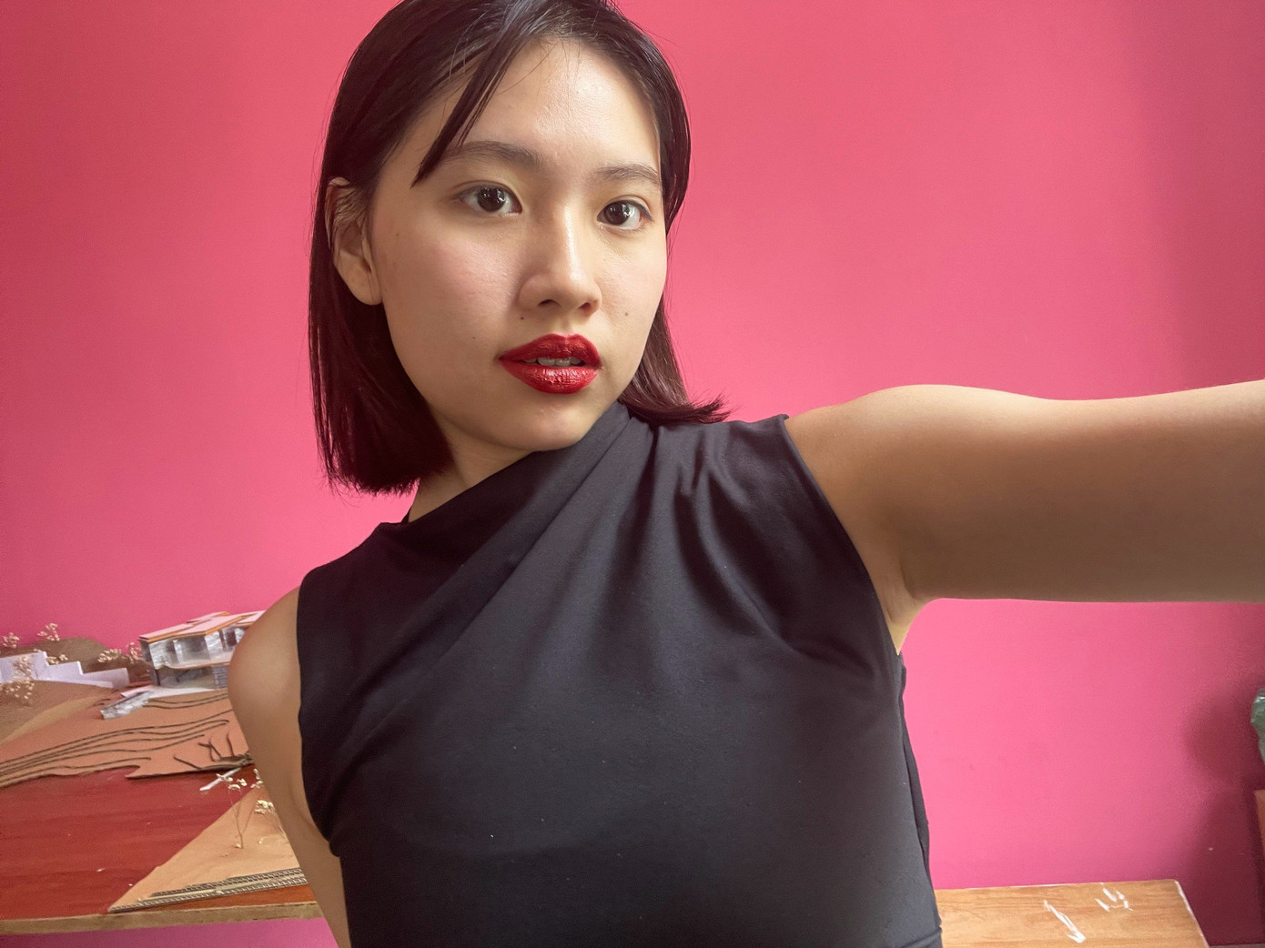 Trần Ngọc Linh Trang hiện đang là sinh viên chuyên ngành Truyền thông thời trang tại Học viện Thiết kế và Thời trang London, Hà Nội. Trần Ngọc Linh Trang hiện đang là sinh viên chuyên ngành Truyền thông thời trang tại Học viện Thiết kế và Thời trang London, Hà Nội.