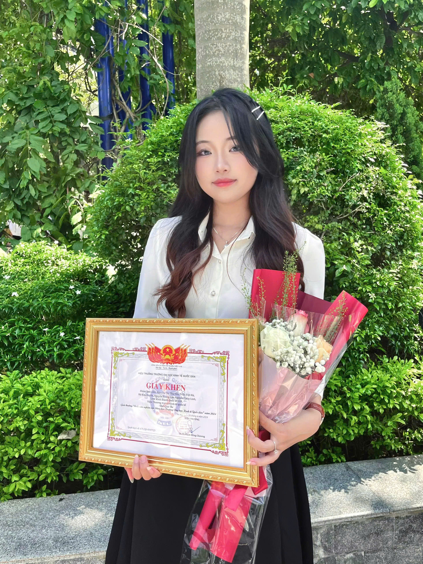 Nguyễn Thị Thu Vân (sinh năm 2004), sinh viên năm 3 ngành Kinh doanh quốc tế, Đại học Kinh tế Quốc dân. Nguyễn Thị Thu Vân (sinh năm 2004), sinh viên năm 3 ngành Kinh doanh quốc tế, Đại học Kinh tế Quốc dân.