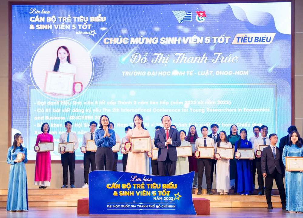 Đạt danh hiệu Sinh viên 5 Tốt cấp Đại học Quốc gia TP.HCM.