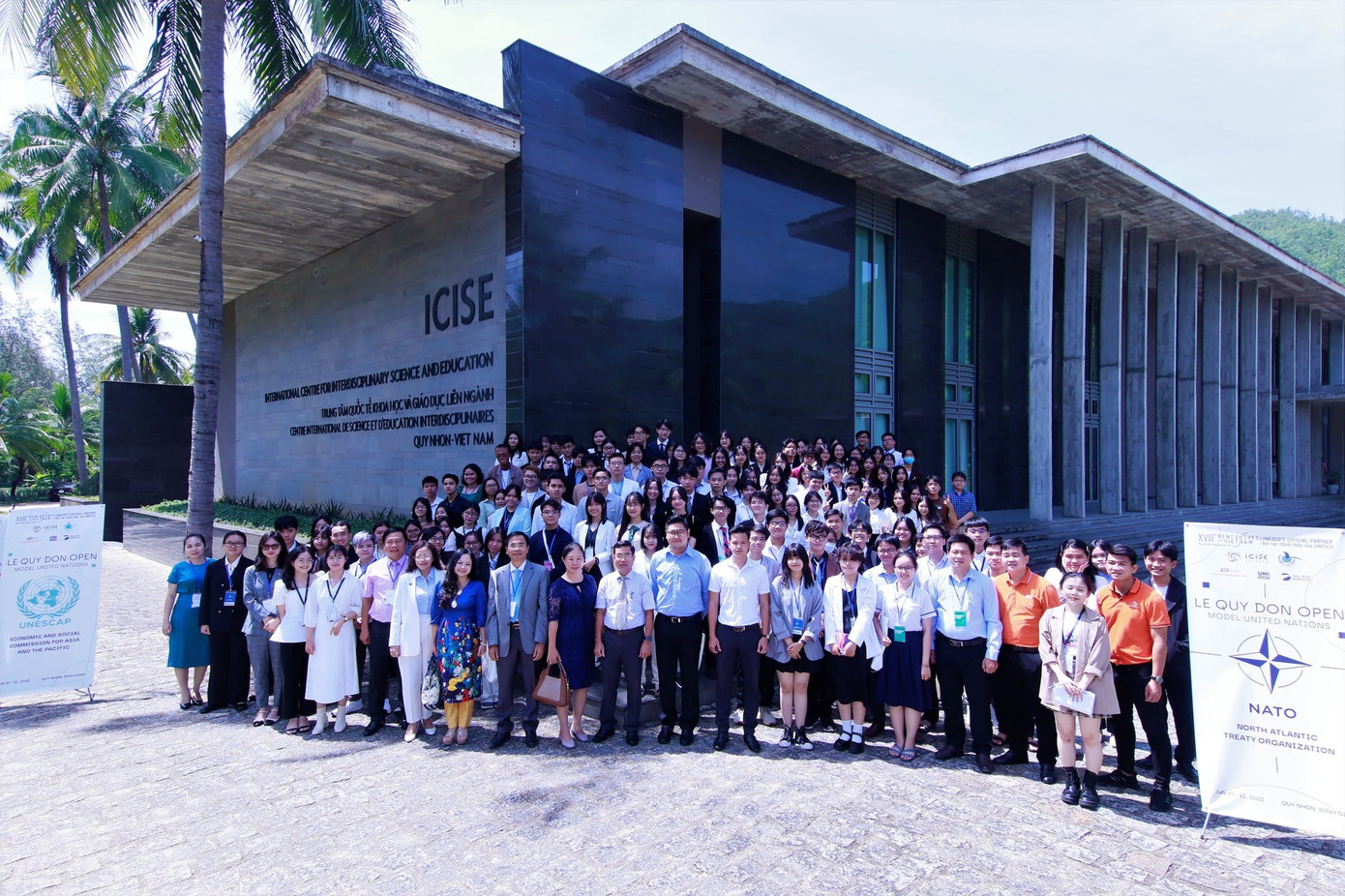 Thành Thơ tham gia BTC và Đại biểu Danh dự tại hoạt động Hội nghị Mô phỏng Liên Hợp Quốc mở rộng. Thành Thơ tham gia BTC và Đại biểu Danh dự tại hoạt động Hội nghị Mô phỏng Liên Hợp Quốc mở rộng.