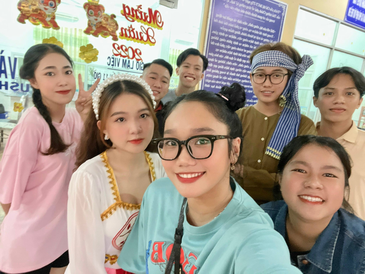 Nguyệt Thanh cùng các bạn sinh viên tham gia diễn Trung Thu Cho Em tại xã Mỹ Khánh. Nguyệt Thanh cùng các bạn sinh viên tham gia diễn Trung Thu Cho Em tại xã Mỹ Khánh.