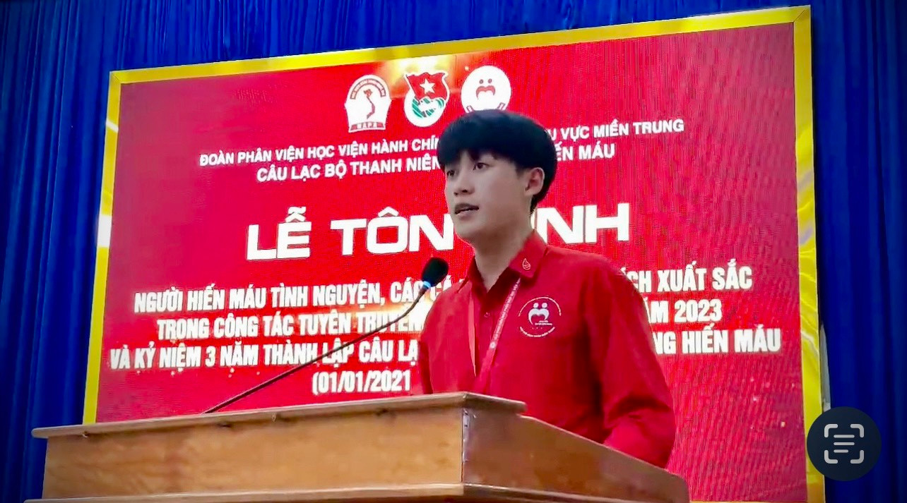 Nguyễn Hải Dương đại diện CLB Thanh niên vận động hiến máu phát biểu tại chương trình.