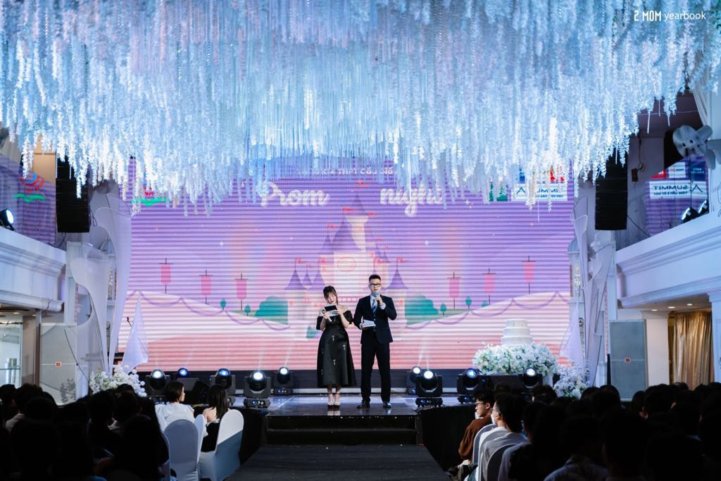 Dẫn chương trình tại các sự kiện là cơ hội để nam sinh học hỏi, phát triển bản thân. Dẫn chương trình tại các sự kiện là cơ hội để nam sinh học hỏi, phát triển bản thân.