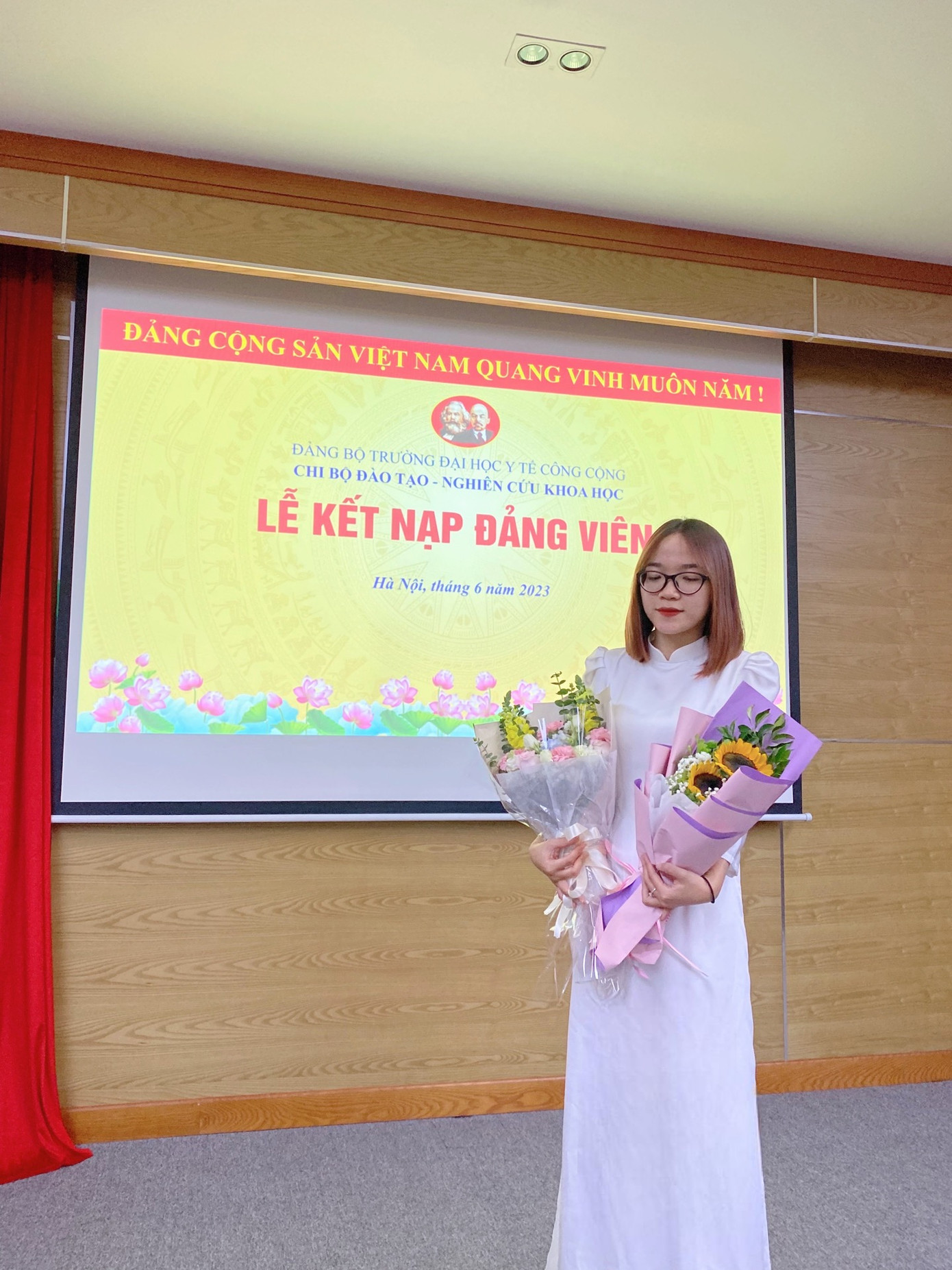 Thùy Linh tại Lễ kết nạp Đảng viên ngày 21/6/2023.