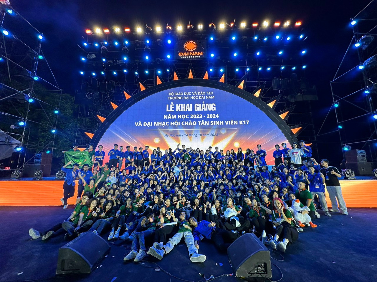 Duy Luận tham gia chạy sự kiện chào tân của trường, làm freelancer trong lĩnh vực video và photography.