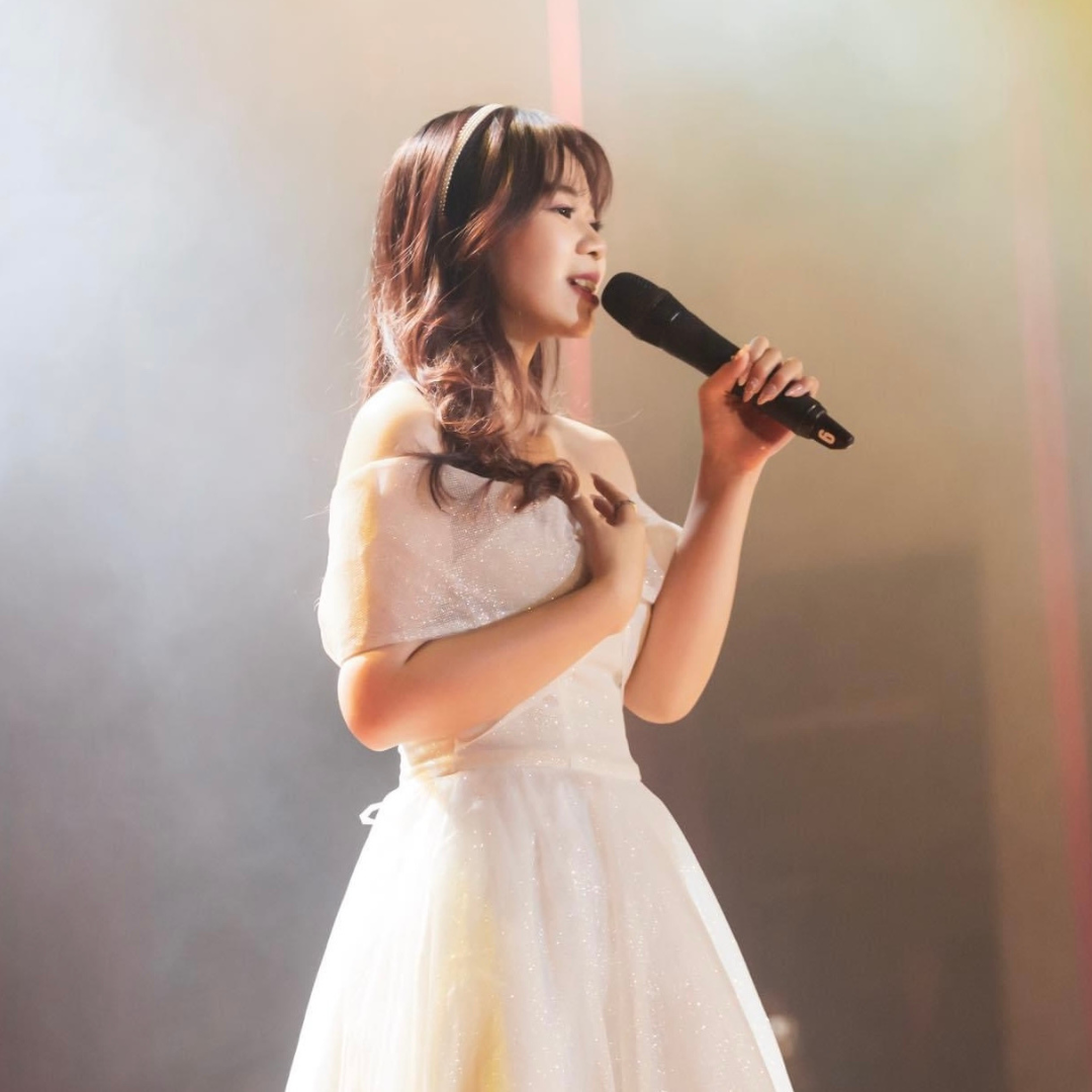 Vẫn có một Bảo Vân luôn tỏa sáng khi ánh đèn sân khấu sáng lên.