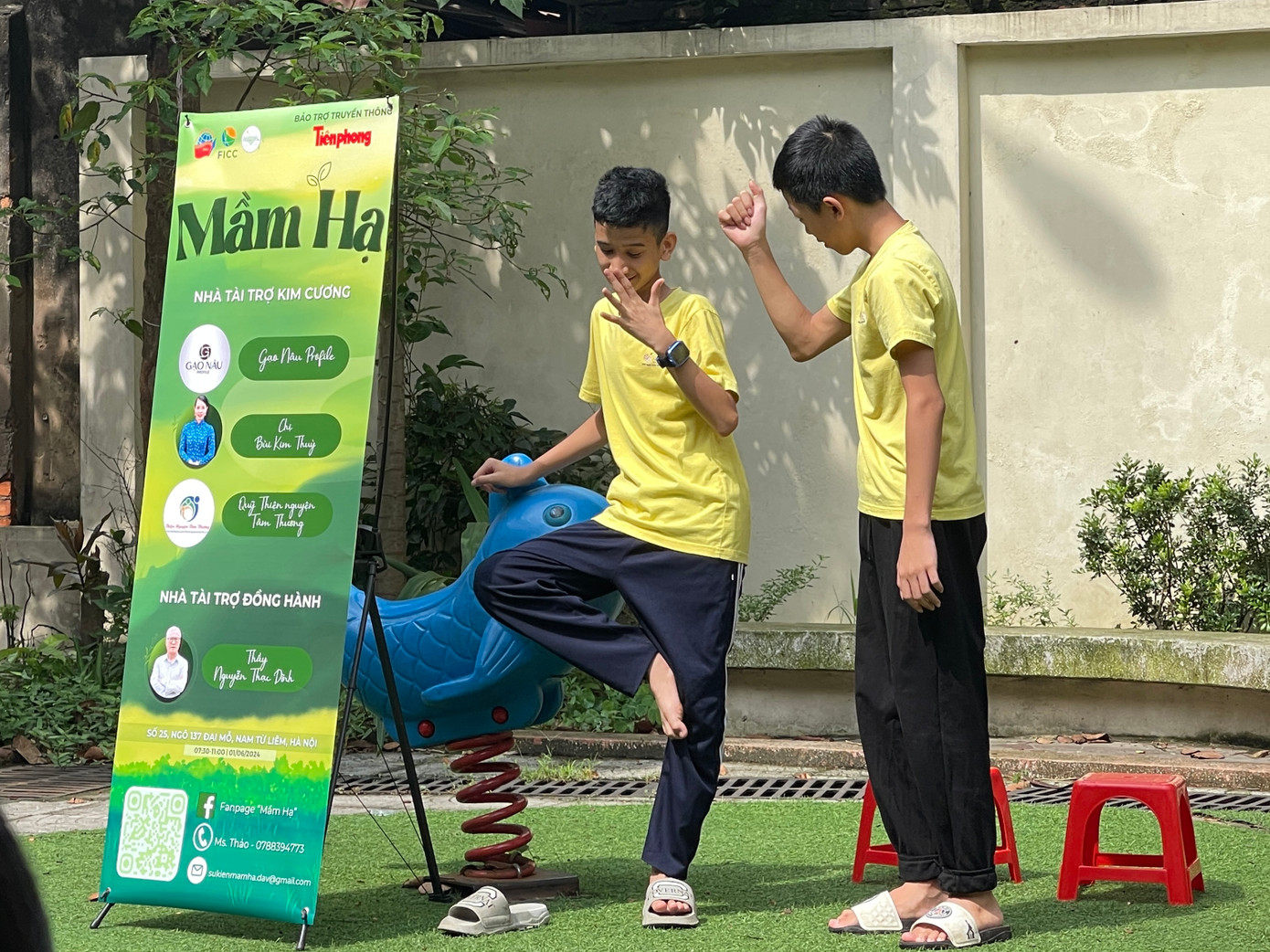 Tiết mục diễn kịch đến từ các học sinh đại diện của Lớp học cho trẻ điếc C5.