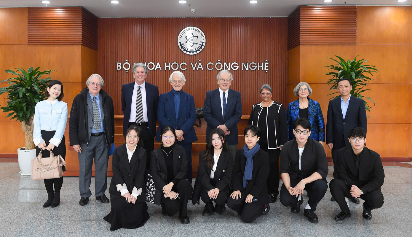 Góp mặt trong nhiều cuộc thi, Khánh Huyền đã trau dồi kỹ năng và có cái nhìn đa chiều về thế giới để tiếp tục các dự định trong tương lai của mình. Góp mặt trong nhiều cuộc thi, Khánh Huyền đã trau dồi kỹ năng và có cái nhìn đa chiều về thế giới để tiếp tục các dự định trong tương lai của mình.