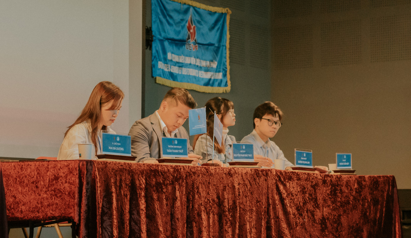 Chủ toạ đoàn Đại hội X - Hội Thanh niên Sinh viên Việt Nam tại Pháp. Chủ toạ đoàn Đại hội X - Hội Thanh niên Sinh viên Việt Nam tại Pháp.