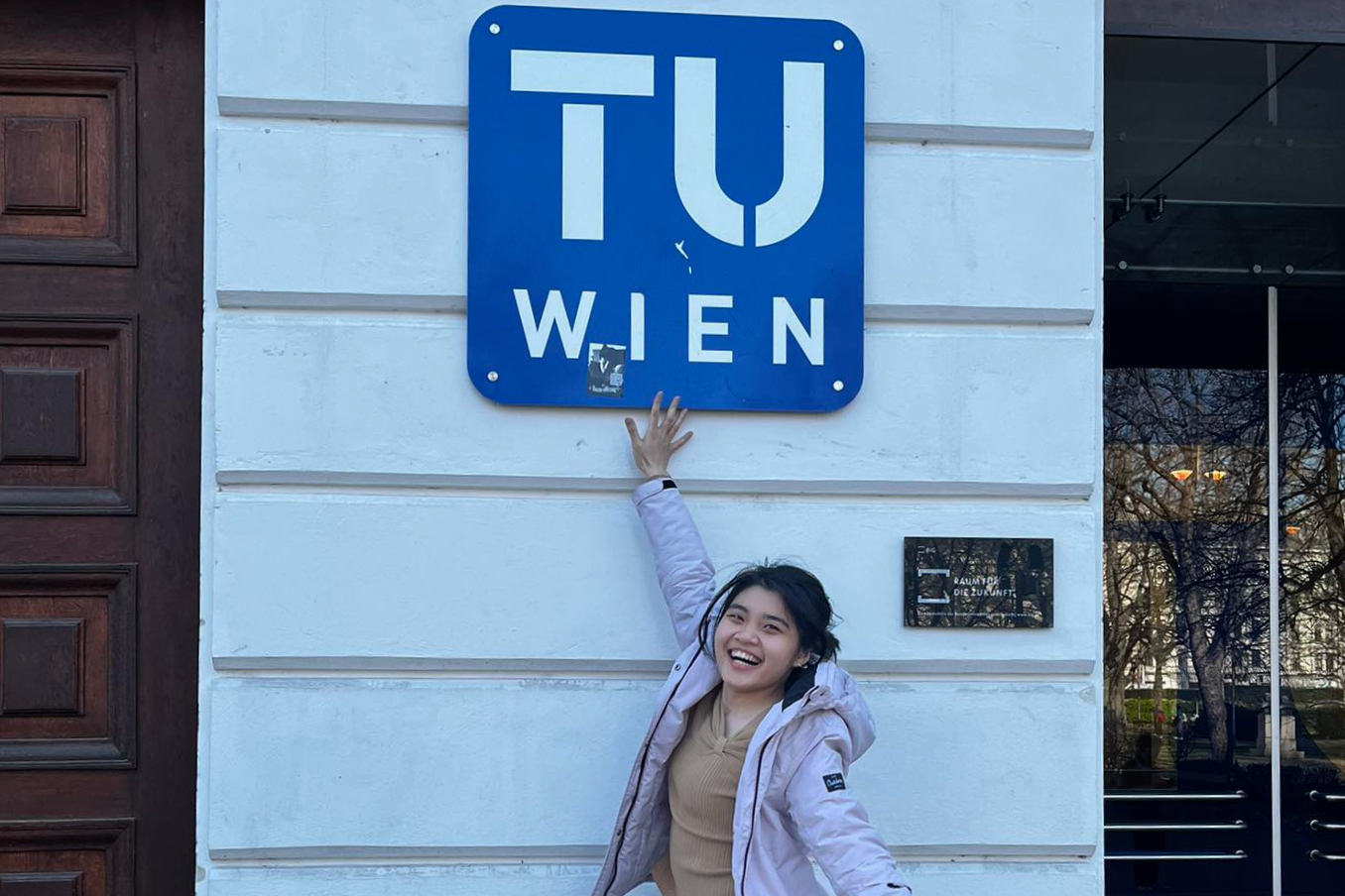 Ngân Hà tại Đại học Công nghệ Viên (TU Wien), Áo.