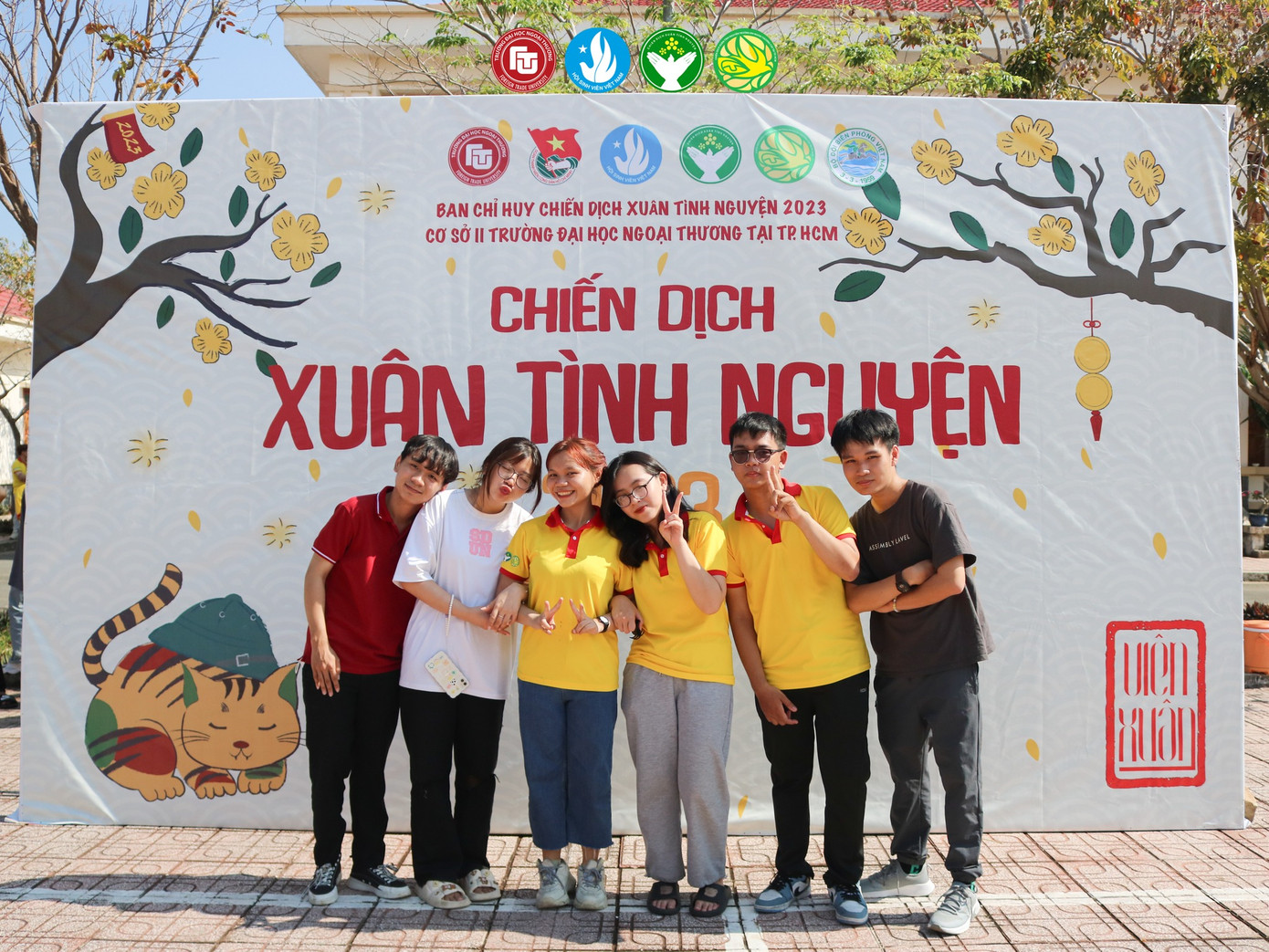 Tâm Trường cùng các bạn sinh viên tham gia chiến dịch Xuân tình nguyện. Tâm Trường cùng các bạn sinh viên tham gia chiến dịch Xuân tình nguyện.