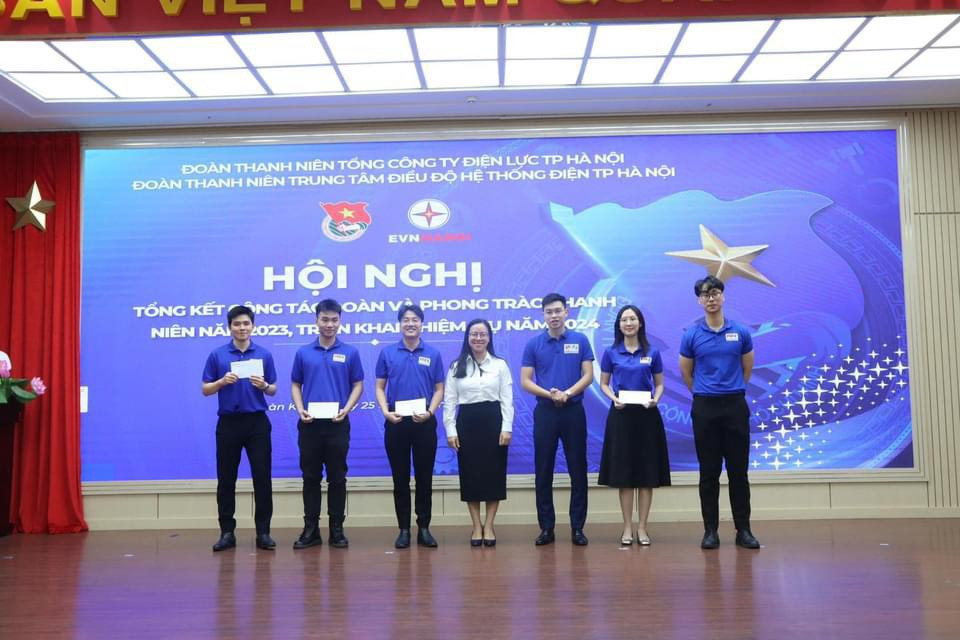 Quỳnh năng nổ tham gia các hoạt động ở đơn vị mới.