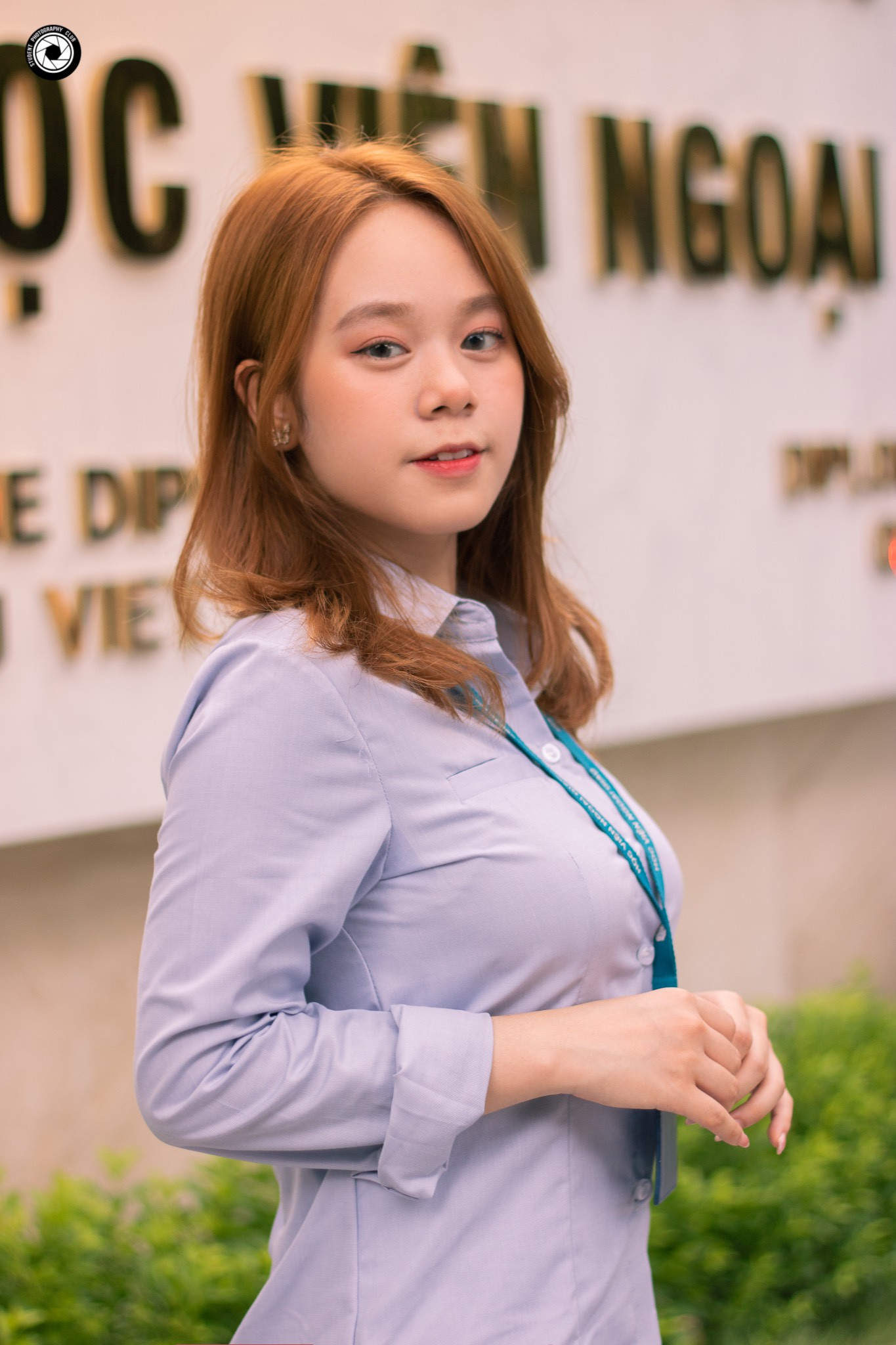 B Nguyễn Ngọc Bích - Sinh viên năm thứ ba khoa Tiếng Anh, Học viện Ngoại giao. B Nguyễn Ngọc Bích - Sinh viên năm thứ ba khoa Tiếng Anh, Học viện Ngoại giao.