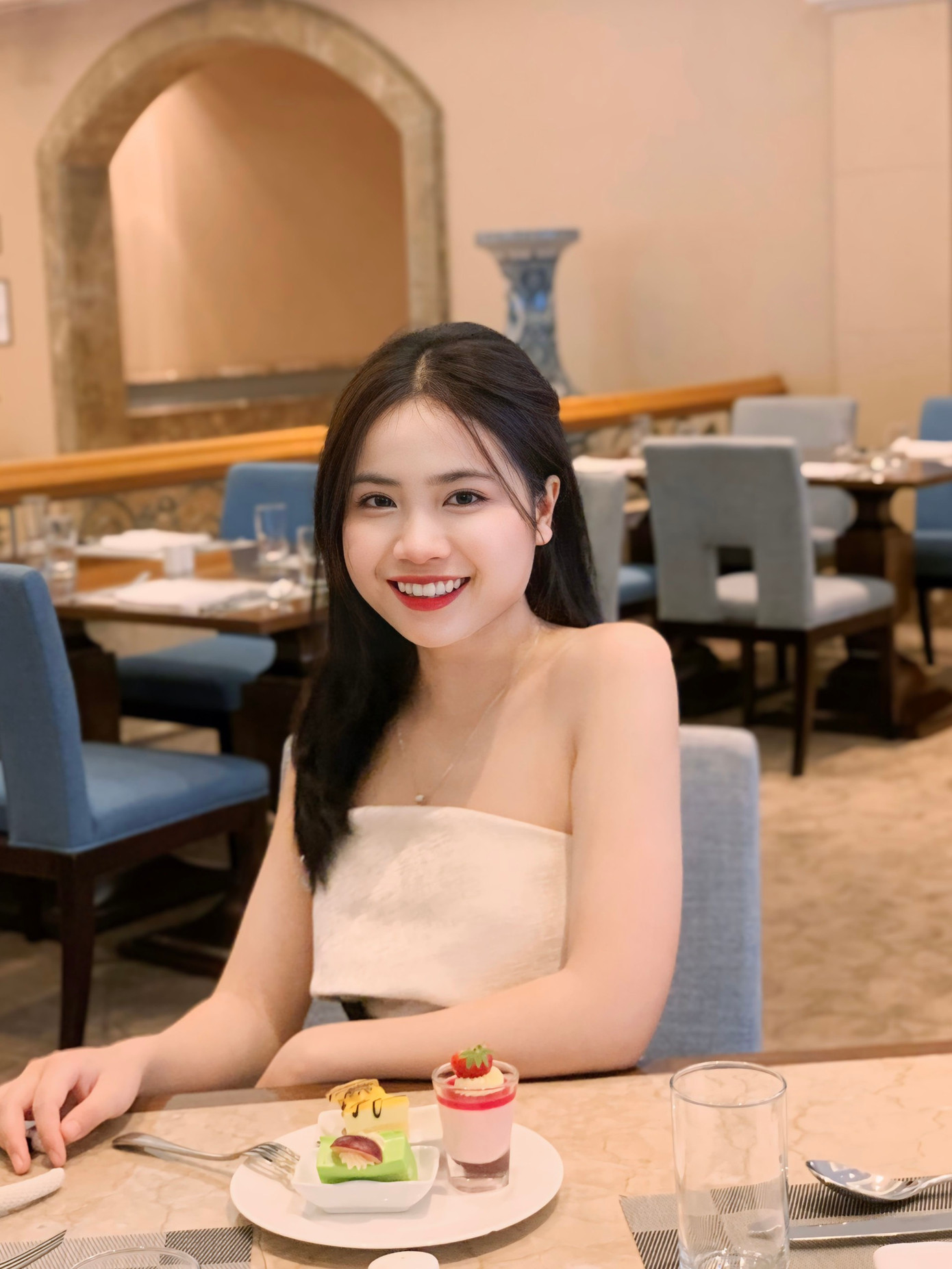 Kiều Anh lần đầu được học tập và trải nghiệm tại khách sạn Sheraton Hà Nội. Kiều Anh lần đầu được học tập và trải nghiệm tại khách sạn Sheraton Hà Nội.