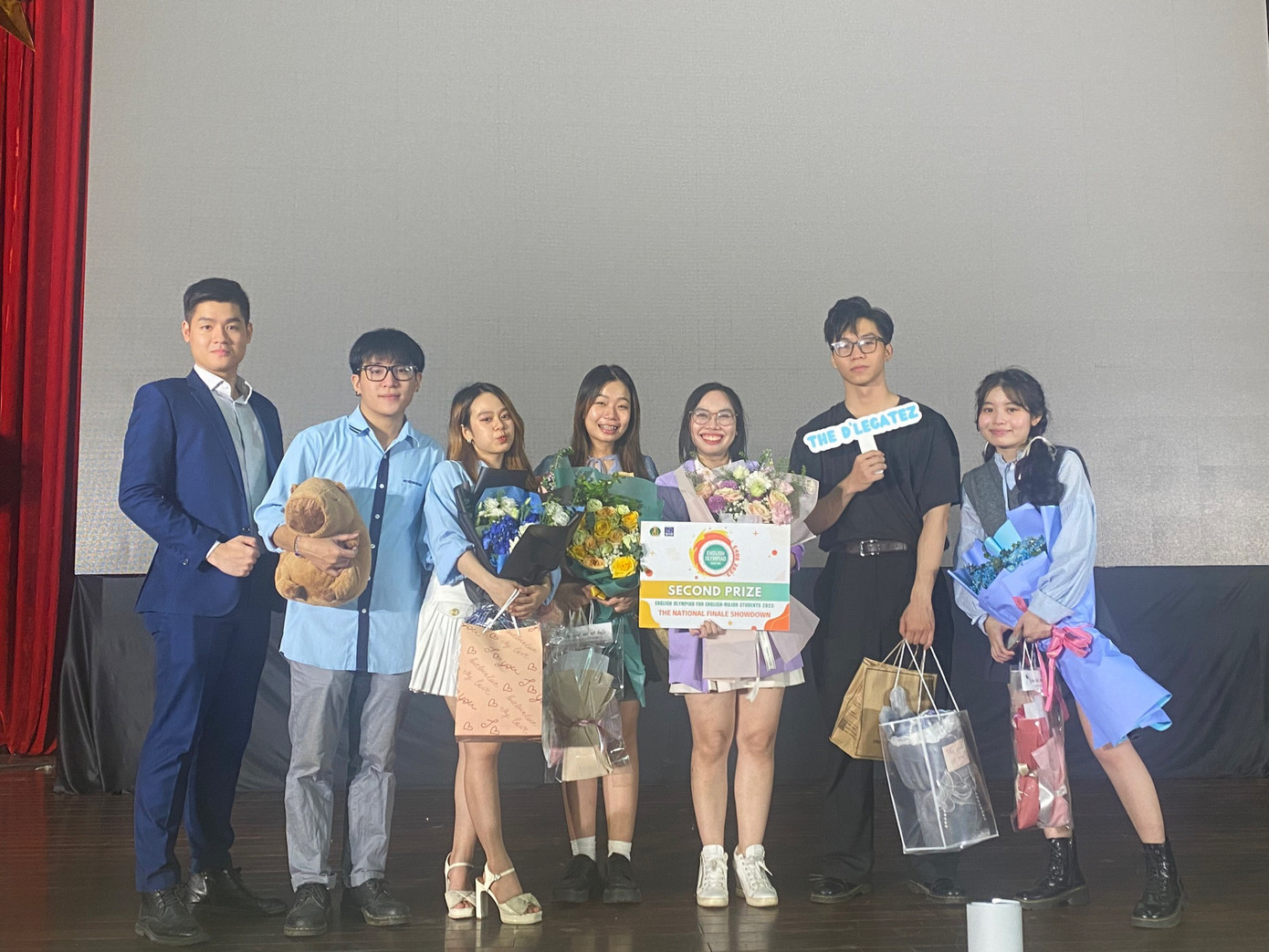 Đội thi đến từ Học viện Ngoại giao đã đạt giải Nhì Olympic Tiếng Anh toàn quốc 2023. Đội thi đến từ Học viện Ngoại giao đã đạt giải Nhì Olympic Tiếng Anh toàn quốc 2023.