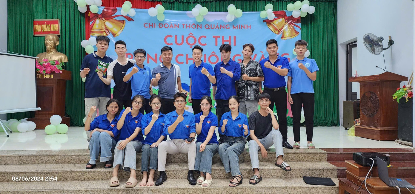 Huyền Diệu cùng Ban chấp hành chi đoàn Quảng Minh tổ chức chương trình Rung chuông vàng. Huyền Diệu cùng Ban chấp hành chi đoàn Quảng Minh tổ chức chương trình Rung chuông vàng.