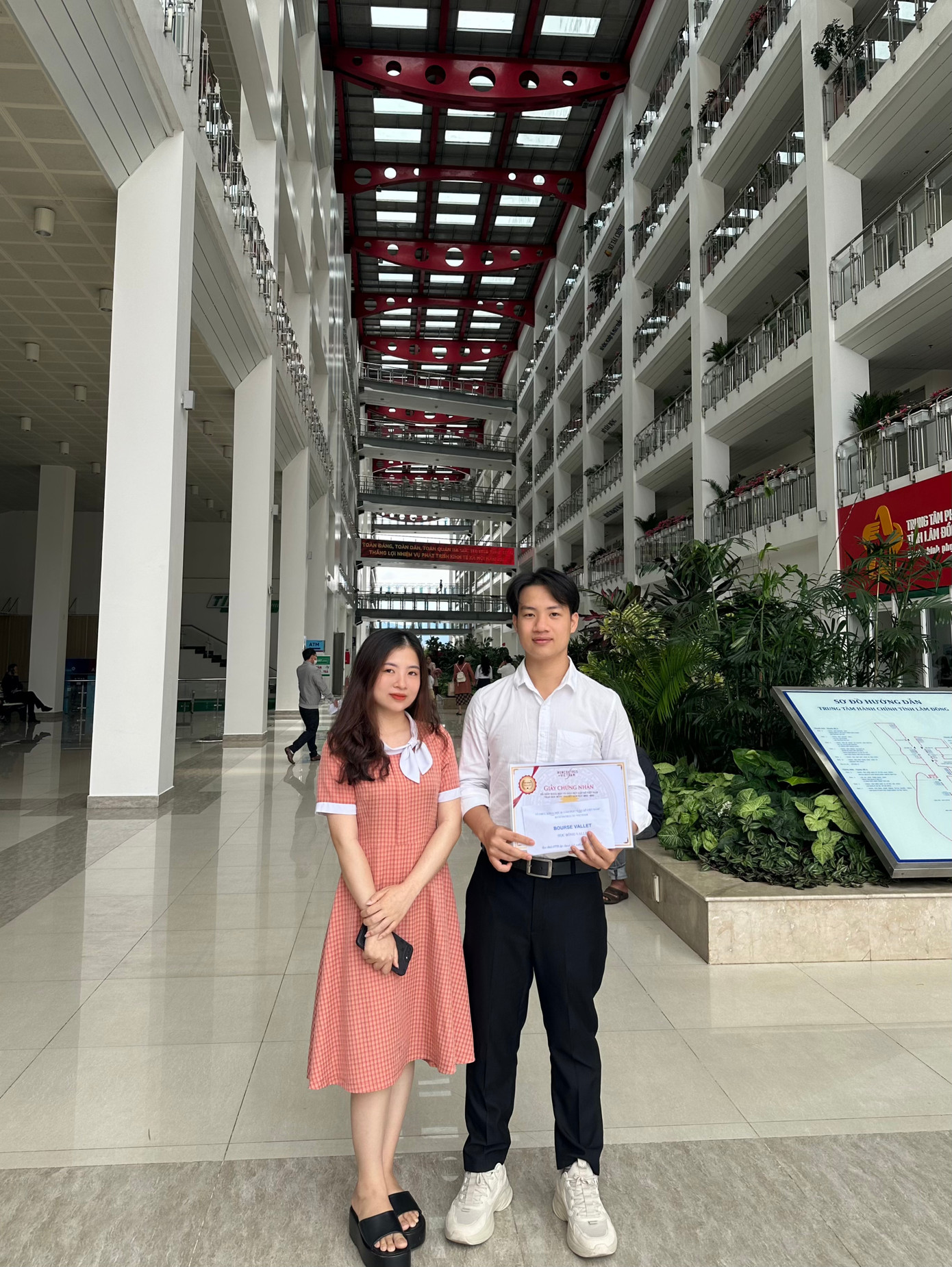 Anh Đức nhận học bổng Odon Vallet tại Đà Lạt.