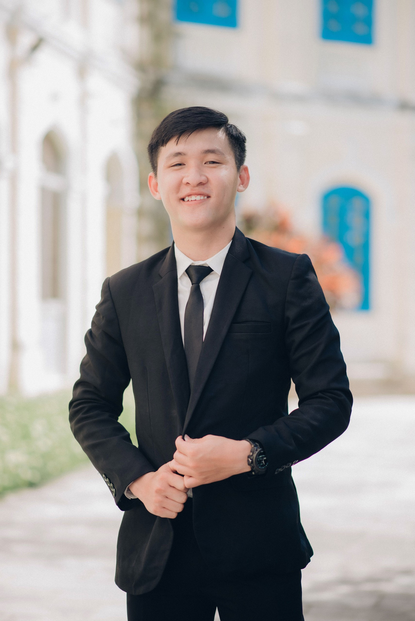 Nguyễn Văn Ninh (sinh năm 2000) tốt nghiệp loại Giỏi ngành Kỹ thuật điện, trường Đại học Quy Nhơn.