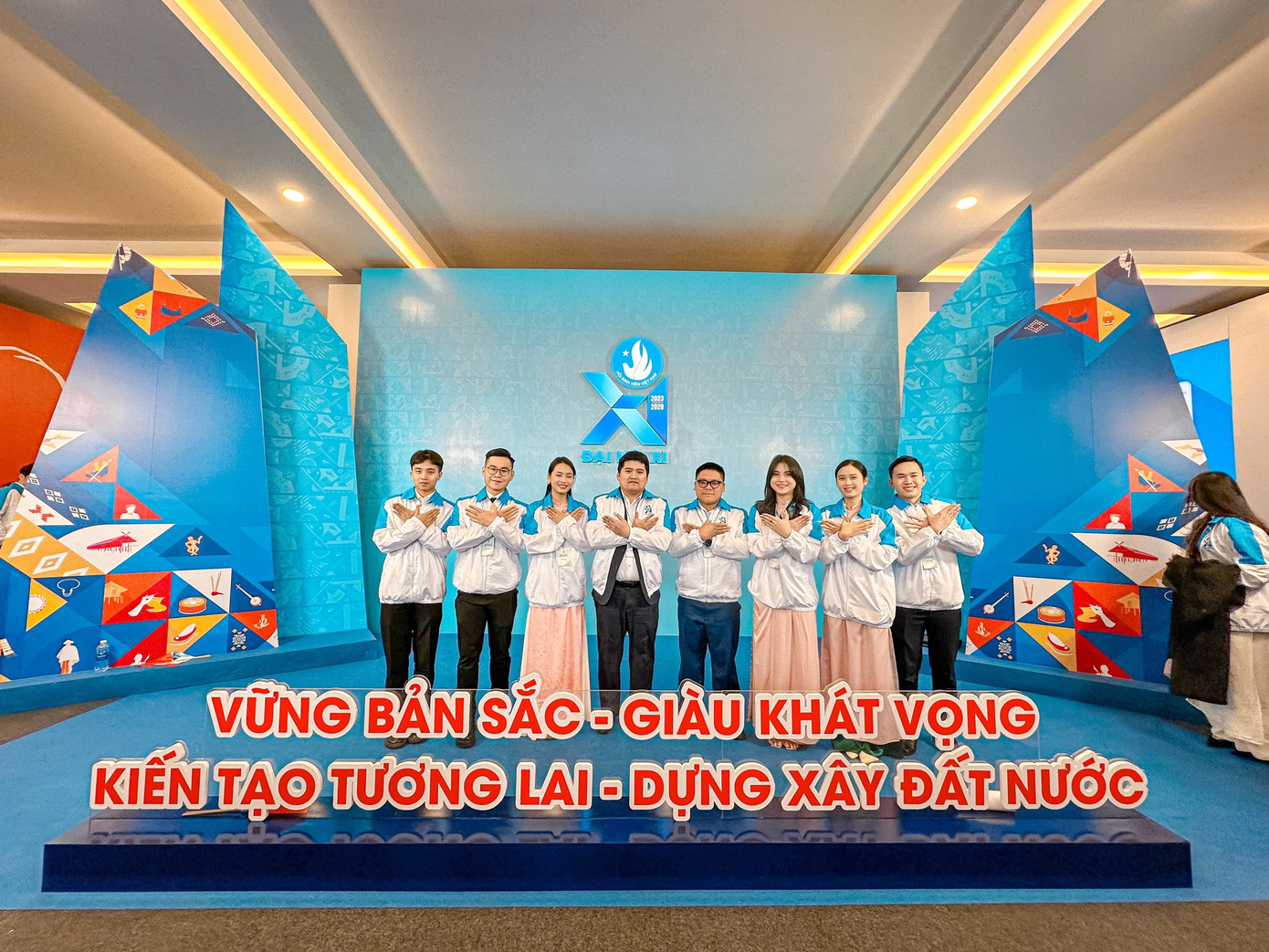 Nam cùng các đại biểu Đoàn Khối các cơ quan Trung ương tham dự Đại hội Đại biểu Hội Sinh viên Việt Nam toàn quốc lần thứ XI. Nam cùng các đại biểu Đoàn Khối các cơ quan Trung ương tham dự Đại hội Đại biểu Hội Sinh viên Việt Nam toàn quốc lần thứ XI.