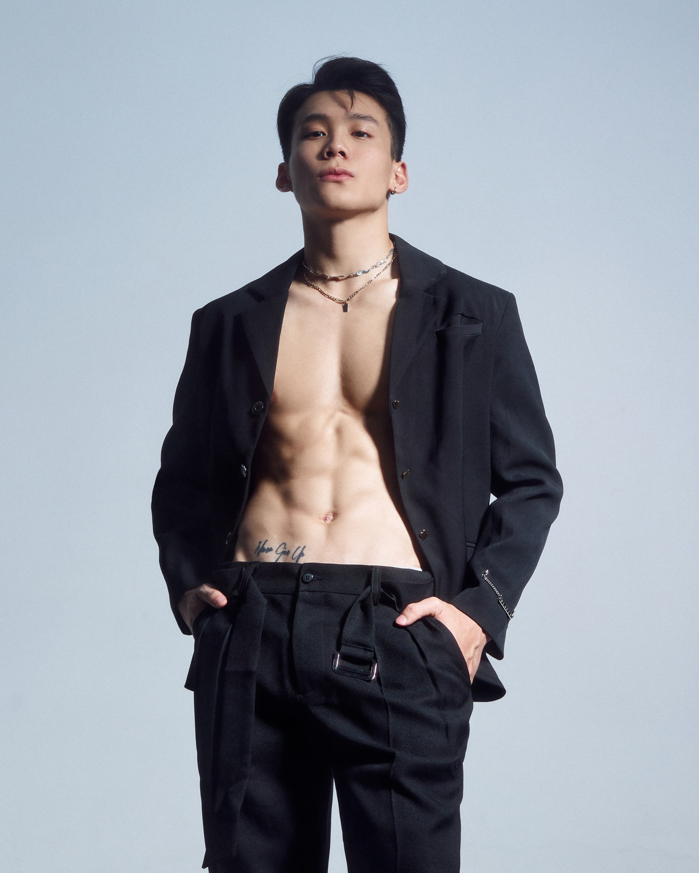 Bên cạnh đó, anh cũng đang là sinh viên của Trường Đại học kinh tế - Đại học Quốc Gia Hà Nội. Bên cạnh đó, anh cũng đang là sinh viên của Trường Đại học kinh tế - Đại học Quốc Gia Hà Nội.