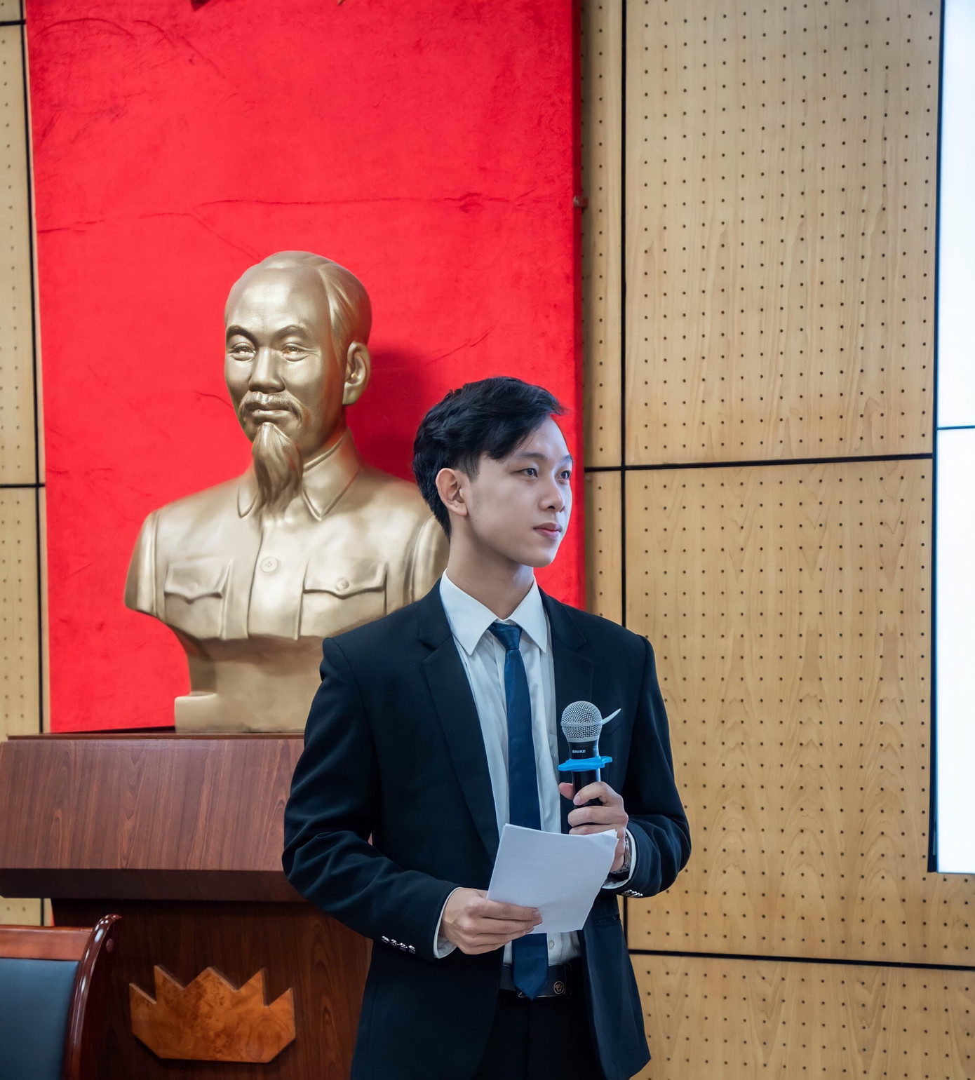 Việt Anh làm MC Chuỗi bài giảng Khoa học - Công nghệ & Đời sống.