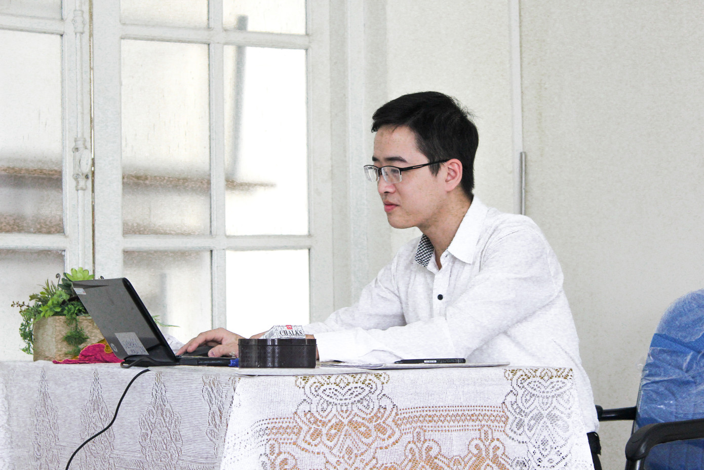 Theo thầy Long, một bài nghị luận văn học tốt là bài viết thể hiện khả năng vận dụng kiến thức linh hoạt. Theo thầy Long, một bài nghị luận văn học tốt là bài viết thể hiện khả năng vận dụng kiến thức linh hoạt.