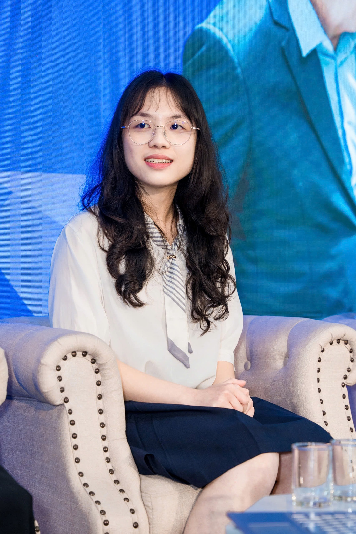 Nguyễn Phương Linh (18 tuổi), là học sinh trường THPT chuyên Hà Nội - Amsterdam.