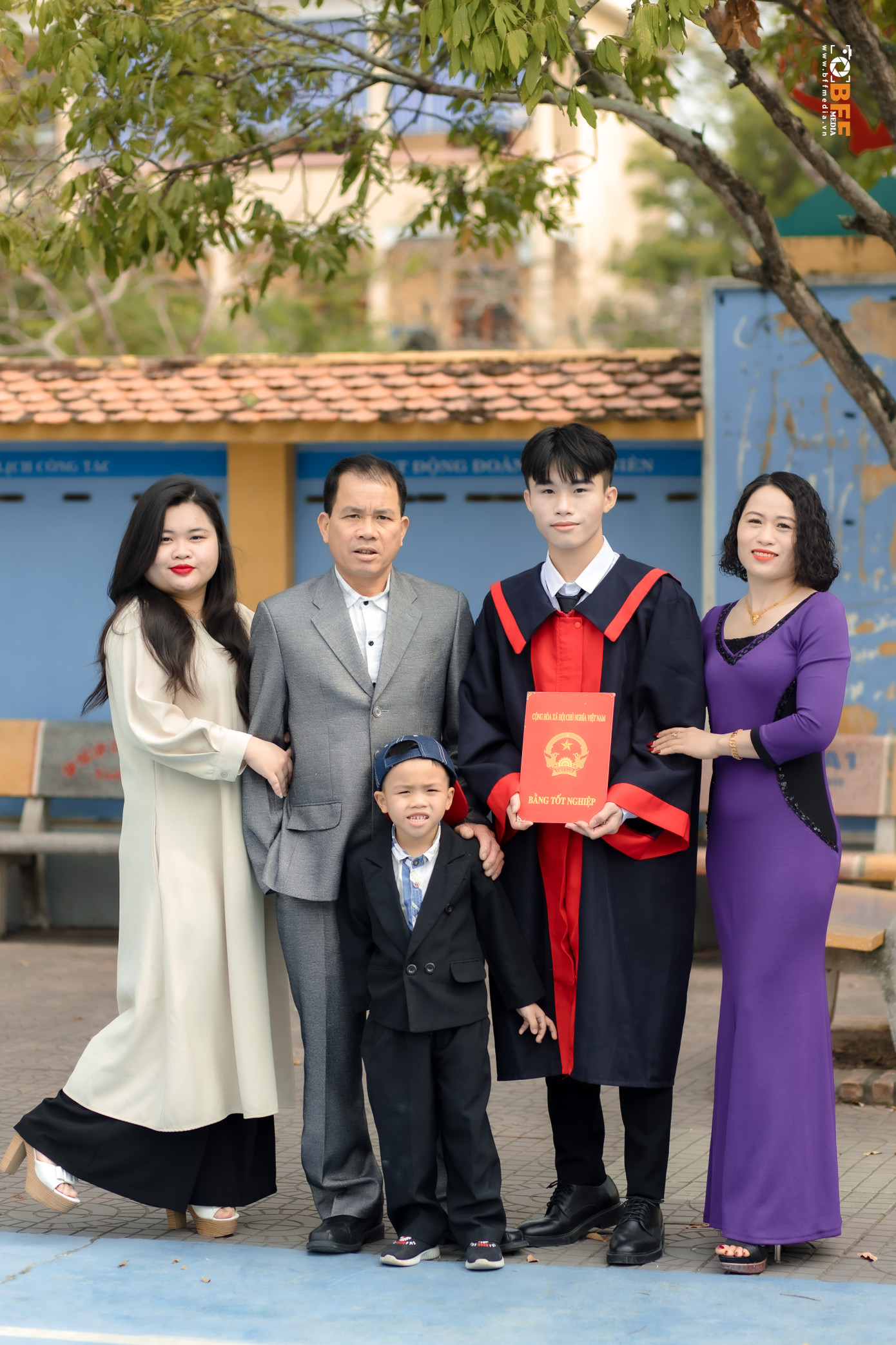 Ảnh chụp cùng gia đình. Ảnh chụp cùng gia đình.