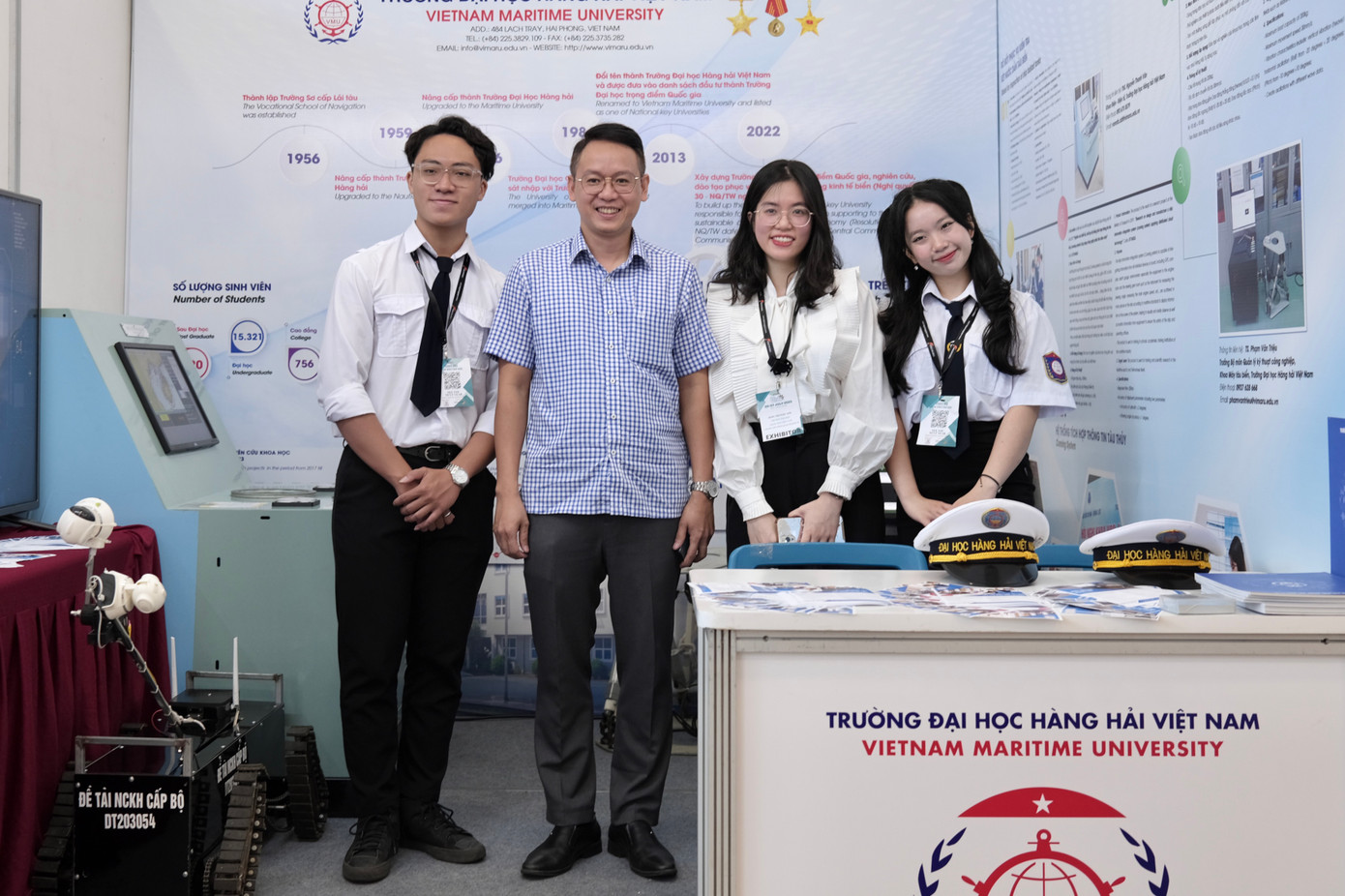 Mỹ Phương là một trong hai sinh viên đại diện Trường Đại học Hàng hải Việt Nam tham dự và thuyết trình tại buổi Vietnam International Marine, Shipbuilding & Offshore Expo 2023 (VIMOX 2). Mỹ Phương là một trong hai sinh viên đại diện Trường Đại học Hàng hải Việt Nam tham dự và thuyết trình tại buổi Vietnam International Marine, Shipbuilding & Offshore Expo 2023 (VIMOX 2).