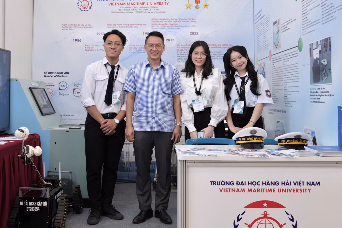 Mỹ Phương là một trong hai sinh viên đại diện Trường Đại học Hàng hải Việt Nam tham dự và thuyết trình tại buổi Vietnam International Marine, Shipbuilding &amp; Offshore Expo 2023 (VIMOX 2).