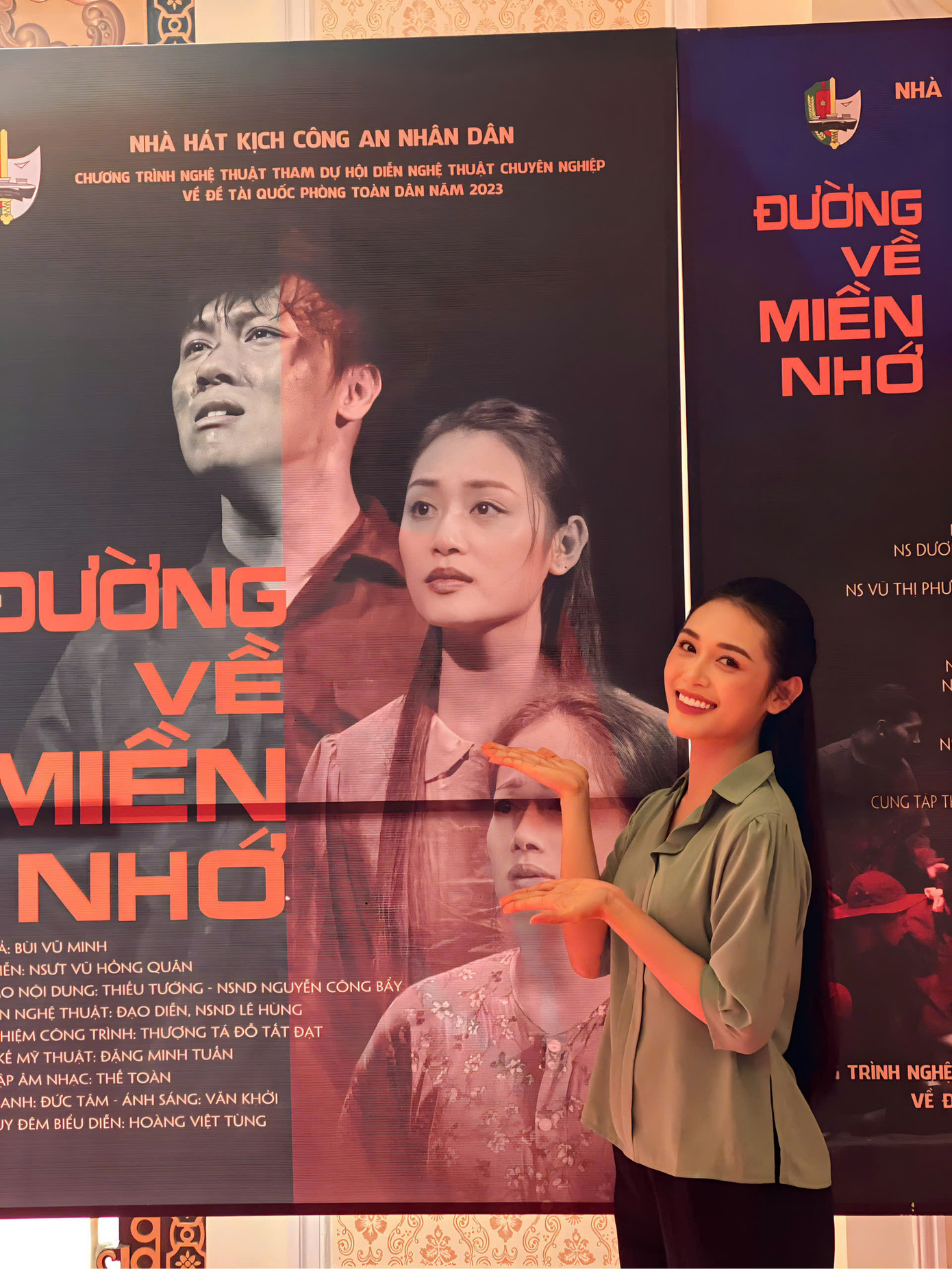 Hà Anh ghi dấu ấn sâu sắc trên sân khấu với vai diễn thiếu nữ Hà Nội xưa trong vở kịch "Đường về niềm nhớ". Hà Anh ghi dấu ấn sâu sắc trên sân khấu với vai diễn thiếu nữ Hà Nội xưa trong vở kịch "Đường về niềm nhớ".