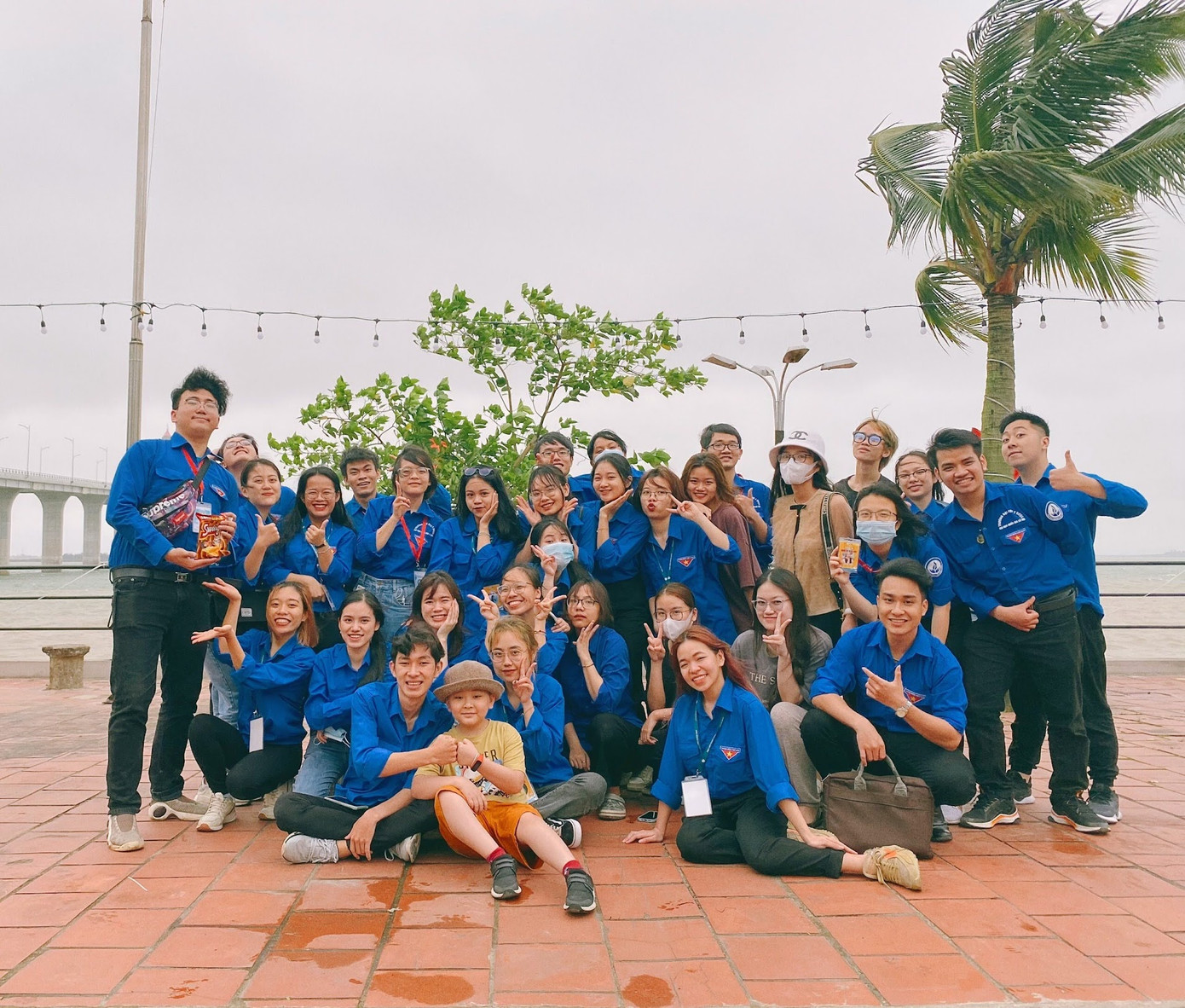 Hòa may mắn tìm thấy nơi tình yêu với tình nguyện bắt đầu.