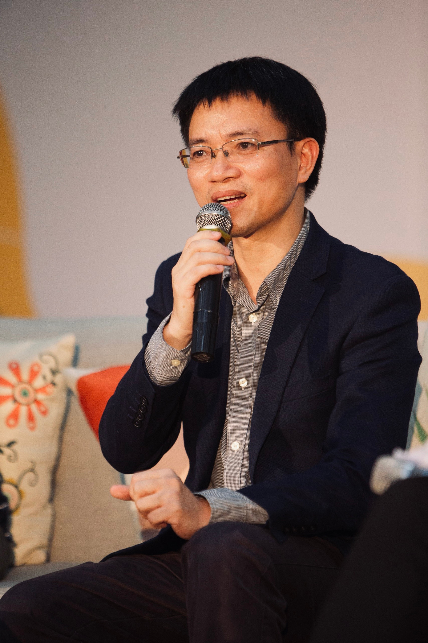 Nhà báo Nguyễn Tuấn Anh: “Định vị bản thân là bước đầu tiên trong quy trình xây dựng thương hiệu cá nhân và cũng là bước quan trọng nhất bởi nếu lựa chọn sai thì quá trình phía sau làm gì cũng hỏng.” Nhà báo Nguyễn Tuấn Anh: “Định vị bản thân là bước đầu tiên trong quy trình xây dựng thương hiệu cá nhân và cũng là bước quan trọng nhất bởi nếu lựa chọn sai thì quá trình phía sau làm gì cũng hỏng.”