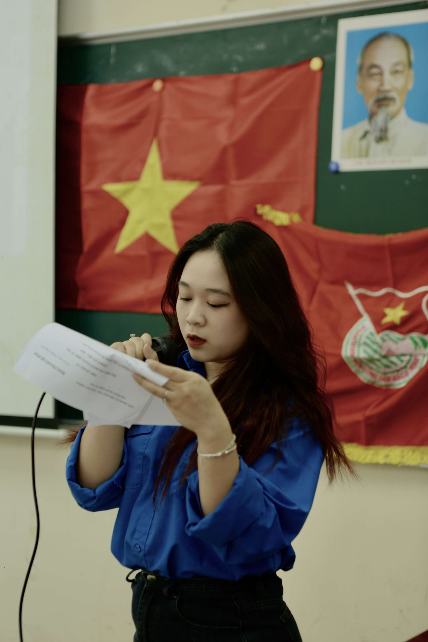 Thu Hà vinh dự được phát biểu trong ngày Đại hội của chi đoàn.