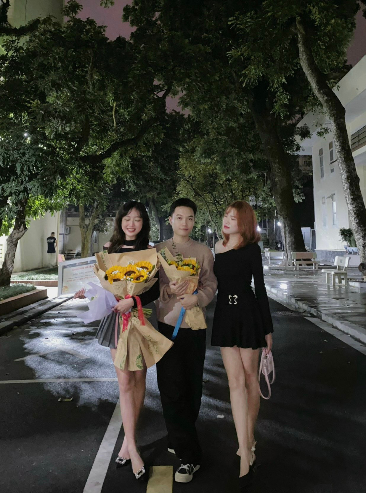 Mạnh Tiến cùng những người bạn thân tại đại học.