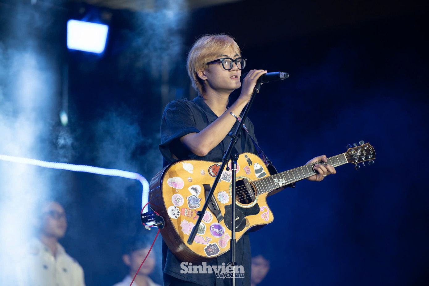 Sinh viên HUCE đem đến đêm nhạc nhiều màu sắc âm nhạc khác nhau.