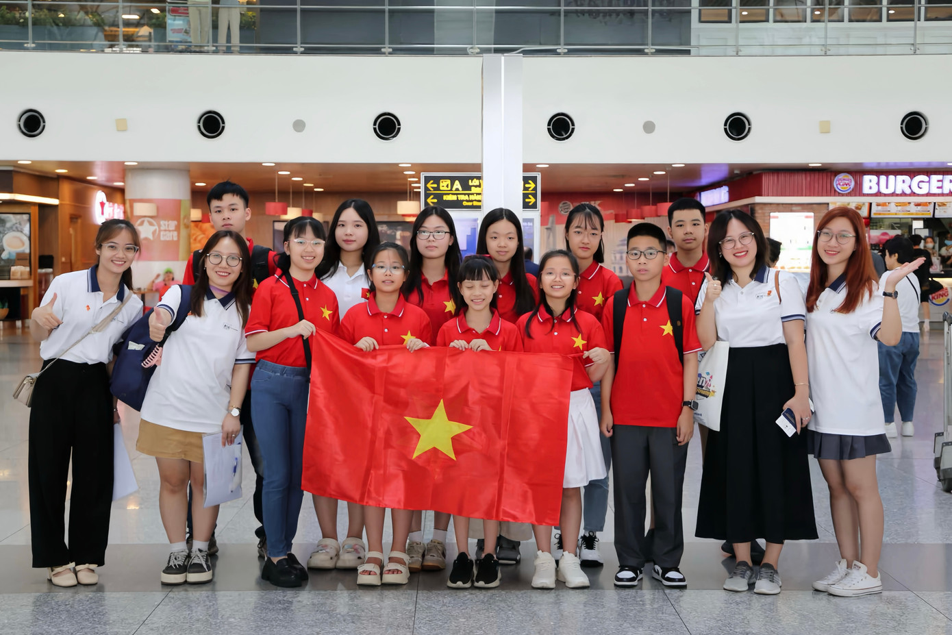 Phương Hà đồng hành cùng các bạn học sinh tham gia cuộc thi tiếng Anh và trao đổi văn hóa “International Olympiad on Empowerment, Language &amp; Leadership” (IOELL) tại Malaysia.