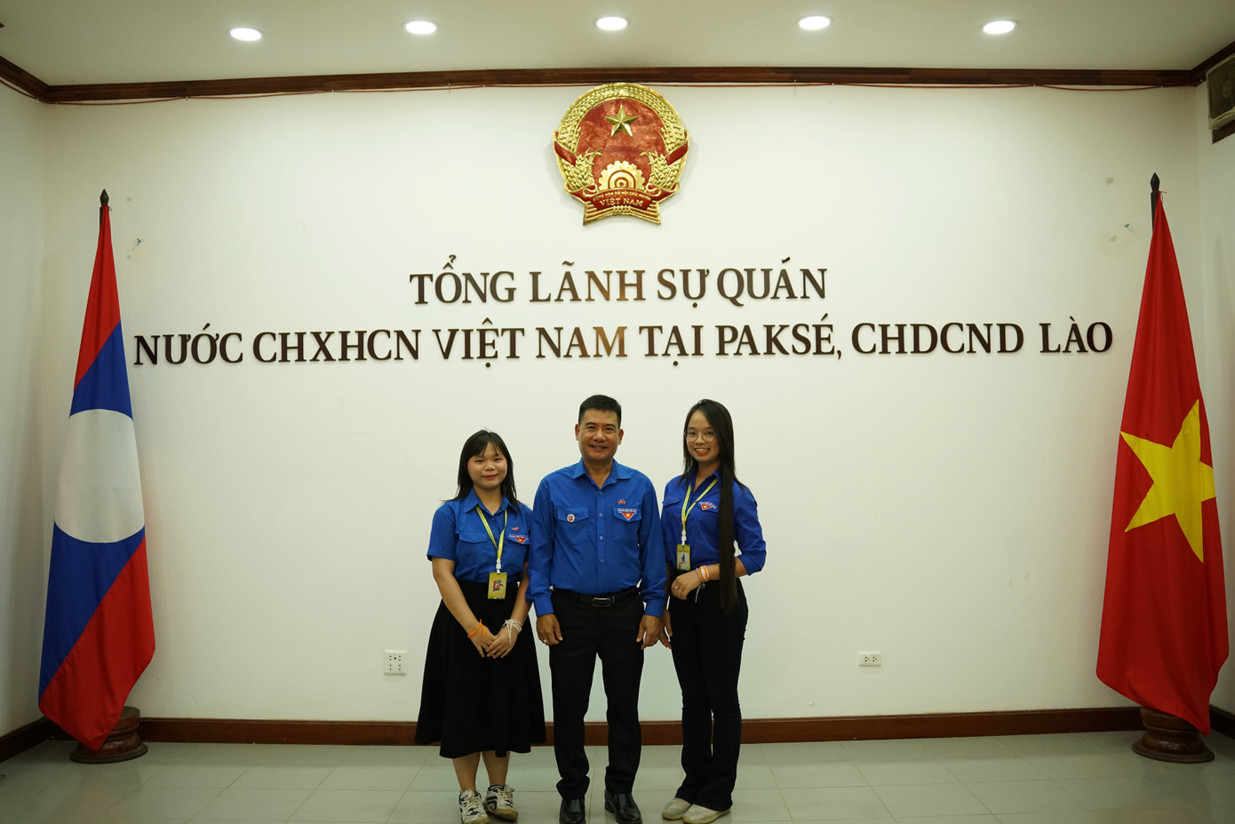 Phương Vy tham gia giao lưu tại Tổng lãnh sự quán Lào. Phương Vy tham gia giao lưu tại Tổng lãnh sự quán Lào.