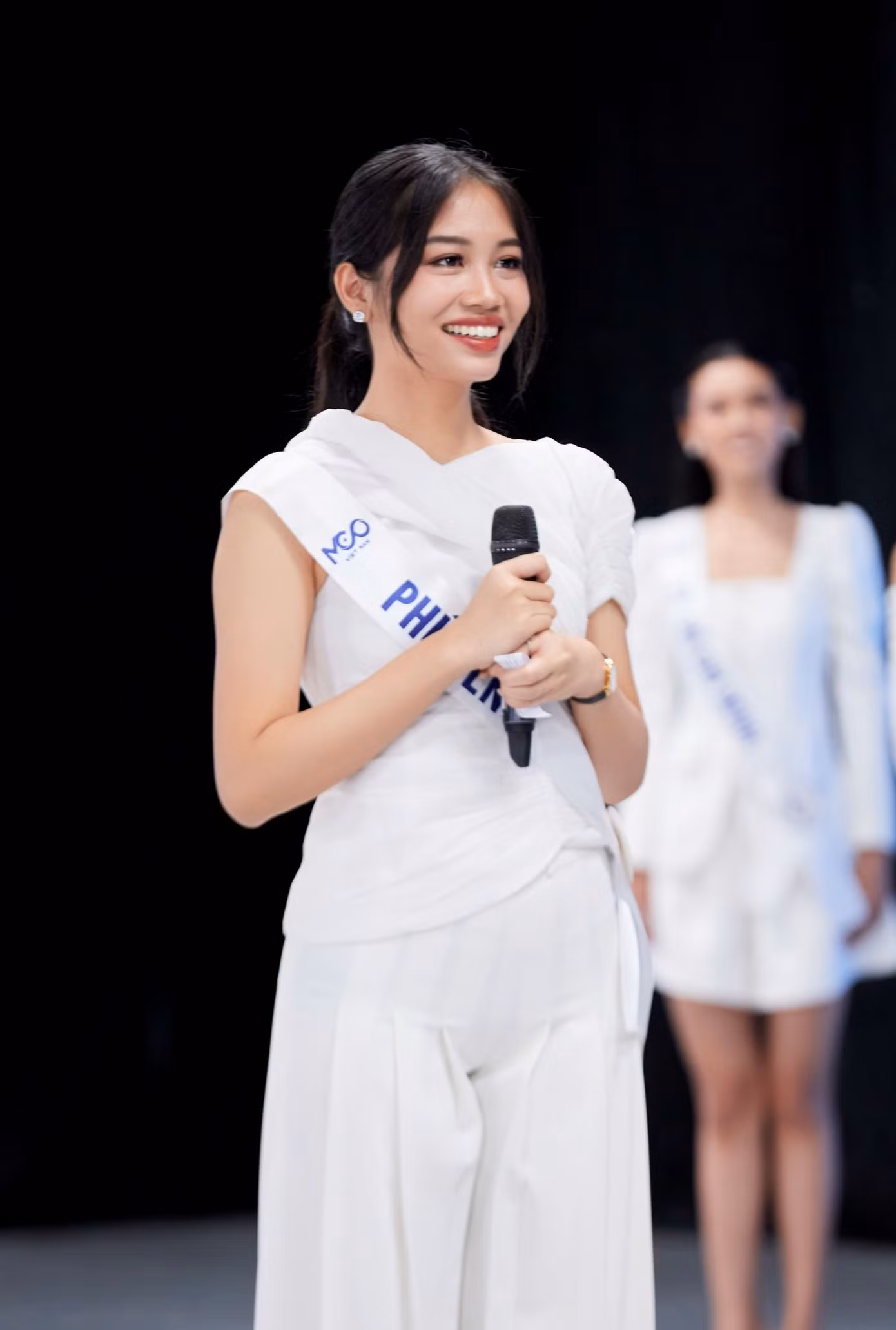 Mỗi phần thi, Hồng Thọ được học hỏi thêm các kỹ năng, ứng xử.