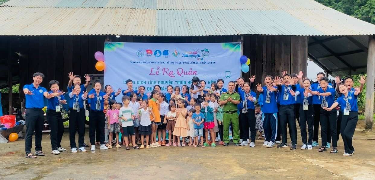 Lễ ra quân Chiến dịch tình nguyện Mùa hè xanh của sinh viên UPES tại thôn 9, xã Ia Tơi, huyện Ia H’Drai tỉnh Kon Tum.