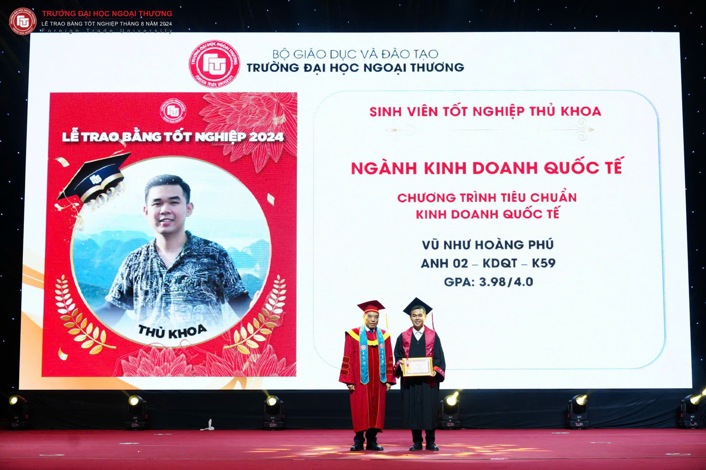 Hoàng Phú đã xuất sắc tốt nghiệp thủ khoa chuyên ngành Kinh doanh quốc tế.