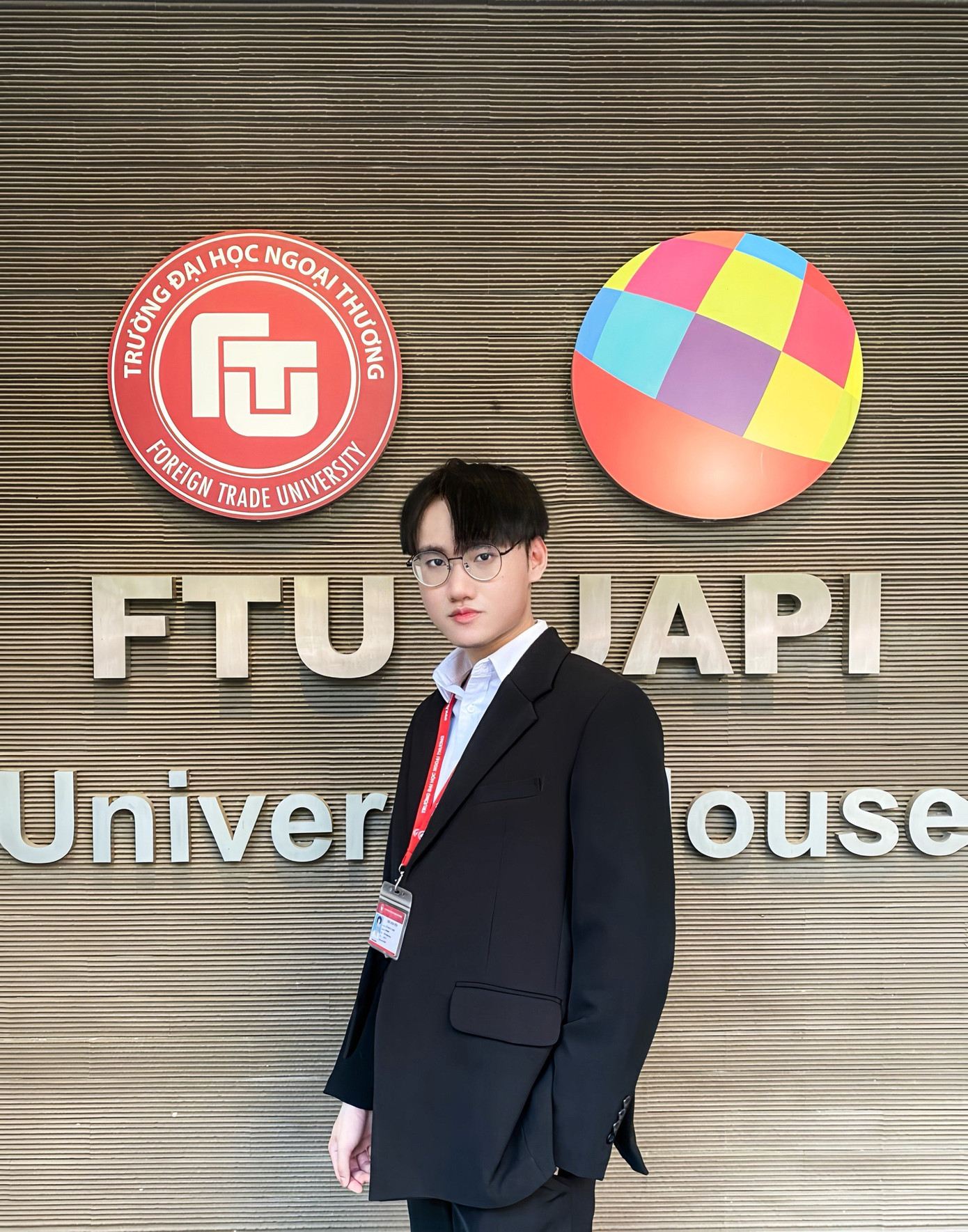 Lê Trọng Lương là sinh viên năm cuối chuyên ngành Kinh tế Đối Ngoại Trường Đại học Ngoại thương. Lê Trọng Lương là sinh viên năm cuối chuyên ngành Kinh tế Đối Ngoại Trường Đại học Ngoại thương.