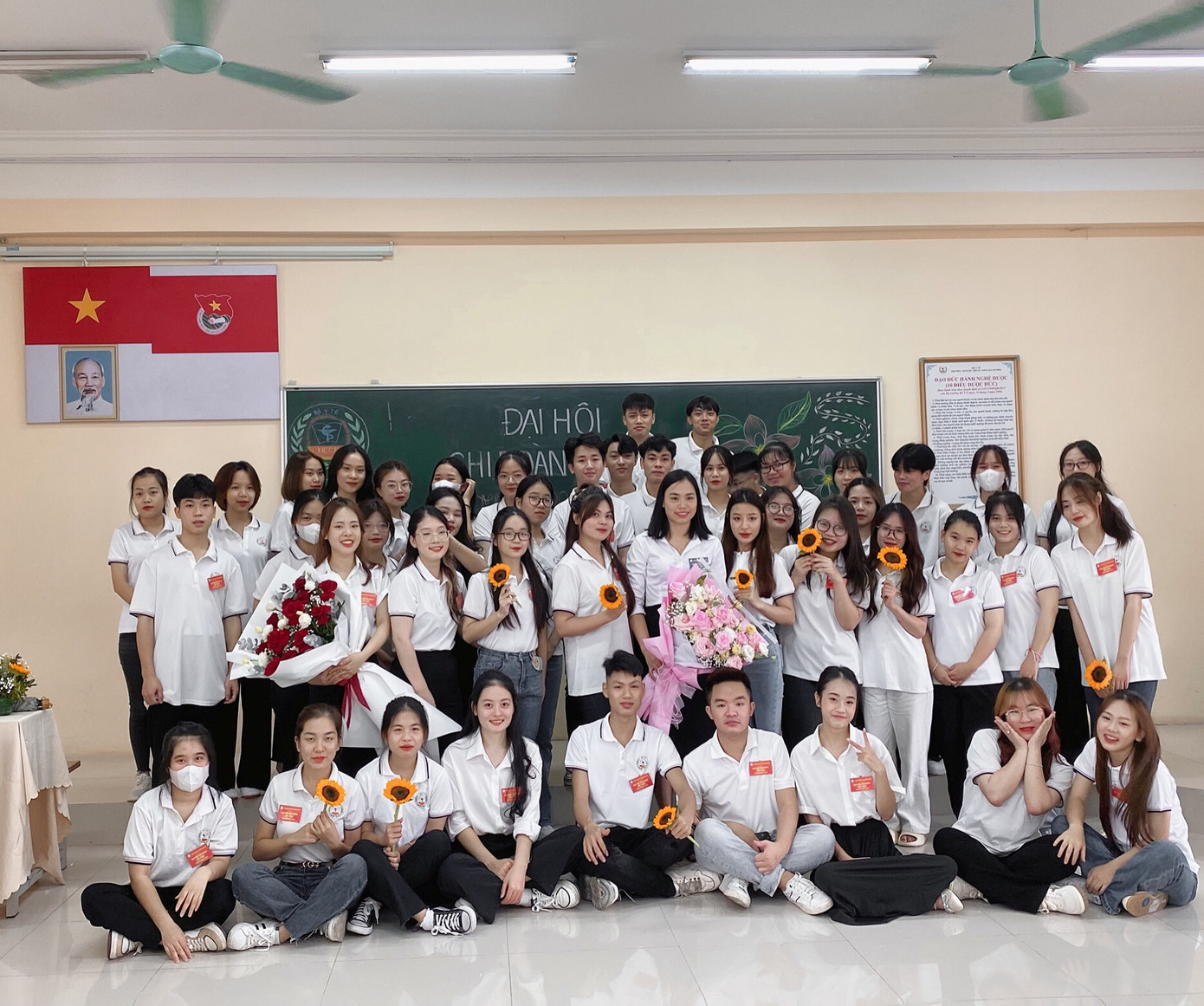 Hương Giang trên cương vị Bí thư Chi đoàn tham gia Đại hội Chi đoàn nhiệm kỳ 2023 - 2025. Hương Giang trên cương vị Bí thư Chi đoàn tham gia Đại hội Chi đoàn nhiệm kỳ 2023 - 2025.