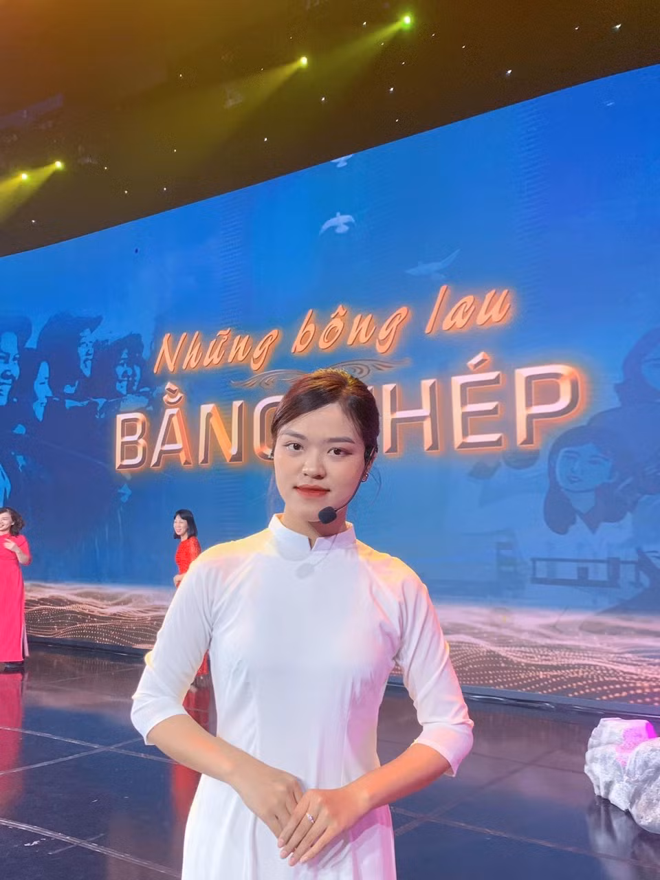 Nguyễn Thị Thùy ghi hình tại Đài Truyền hình Quân đội QPVN - Chương trình “Những bông lau bằng thép”.